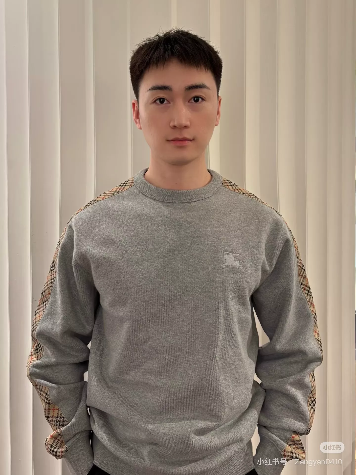 버버리 체크 트리밍 라운드넥 스웨트셔츠 상세 이미지 30