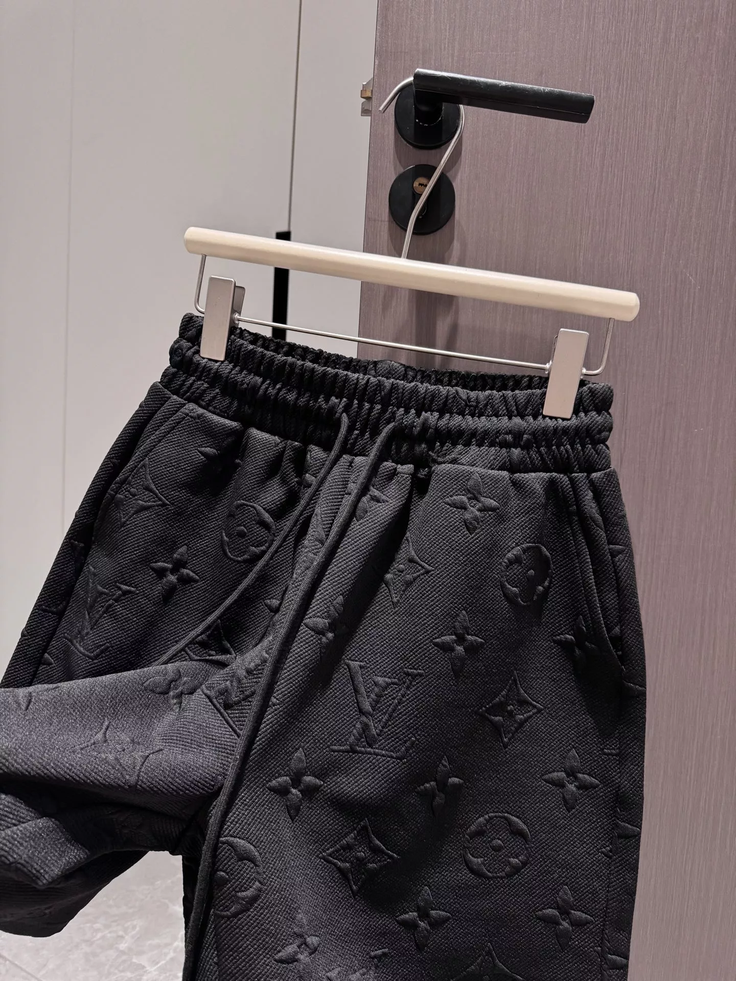 루이비통 엠보 로고 밴딩 숏팬츠 상세 이미지 9