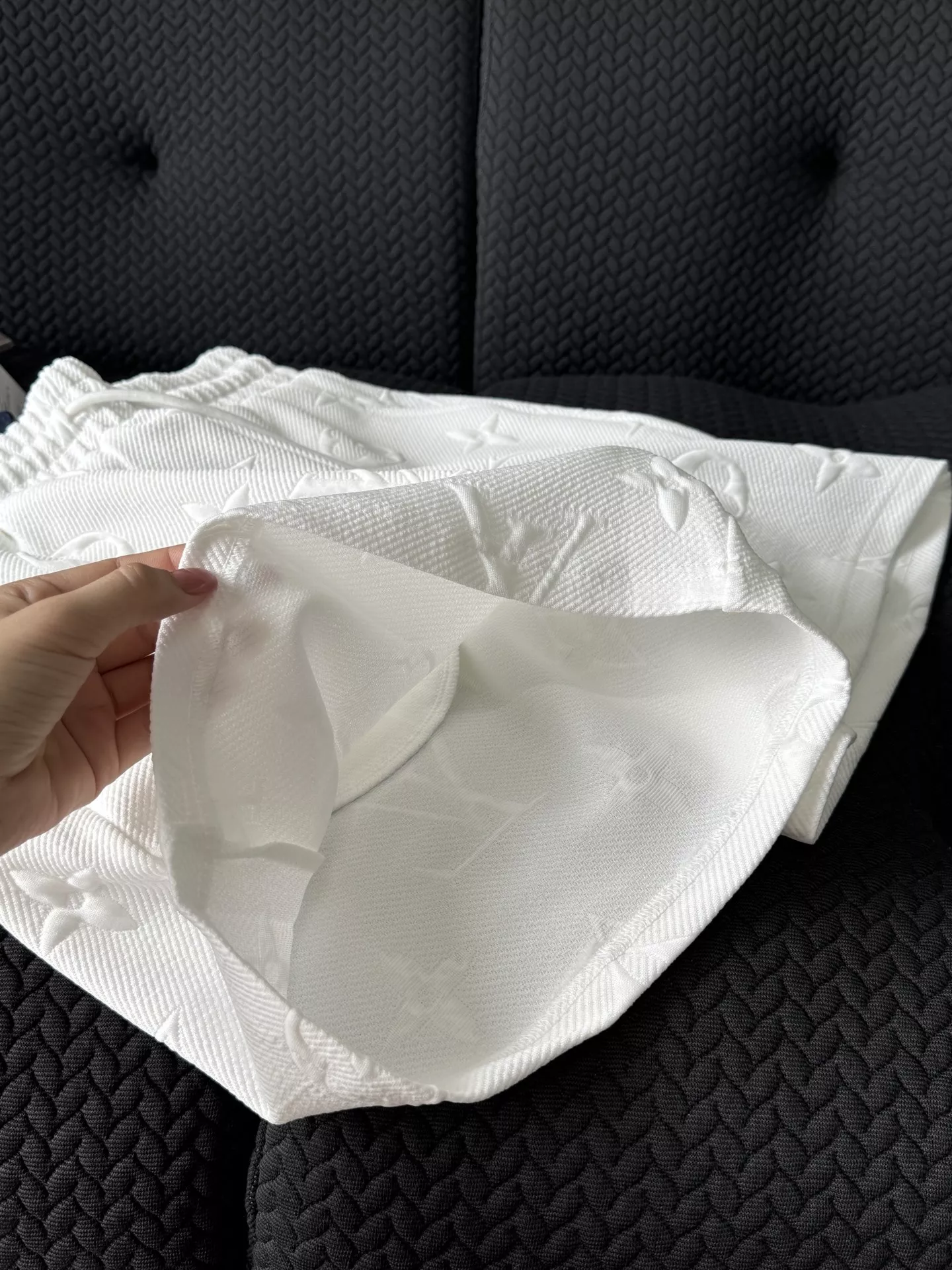 루이비통 엠보 로고 밴딩 숏팬츠 상세 이미지 27