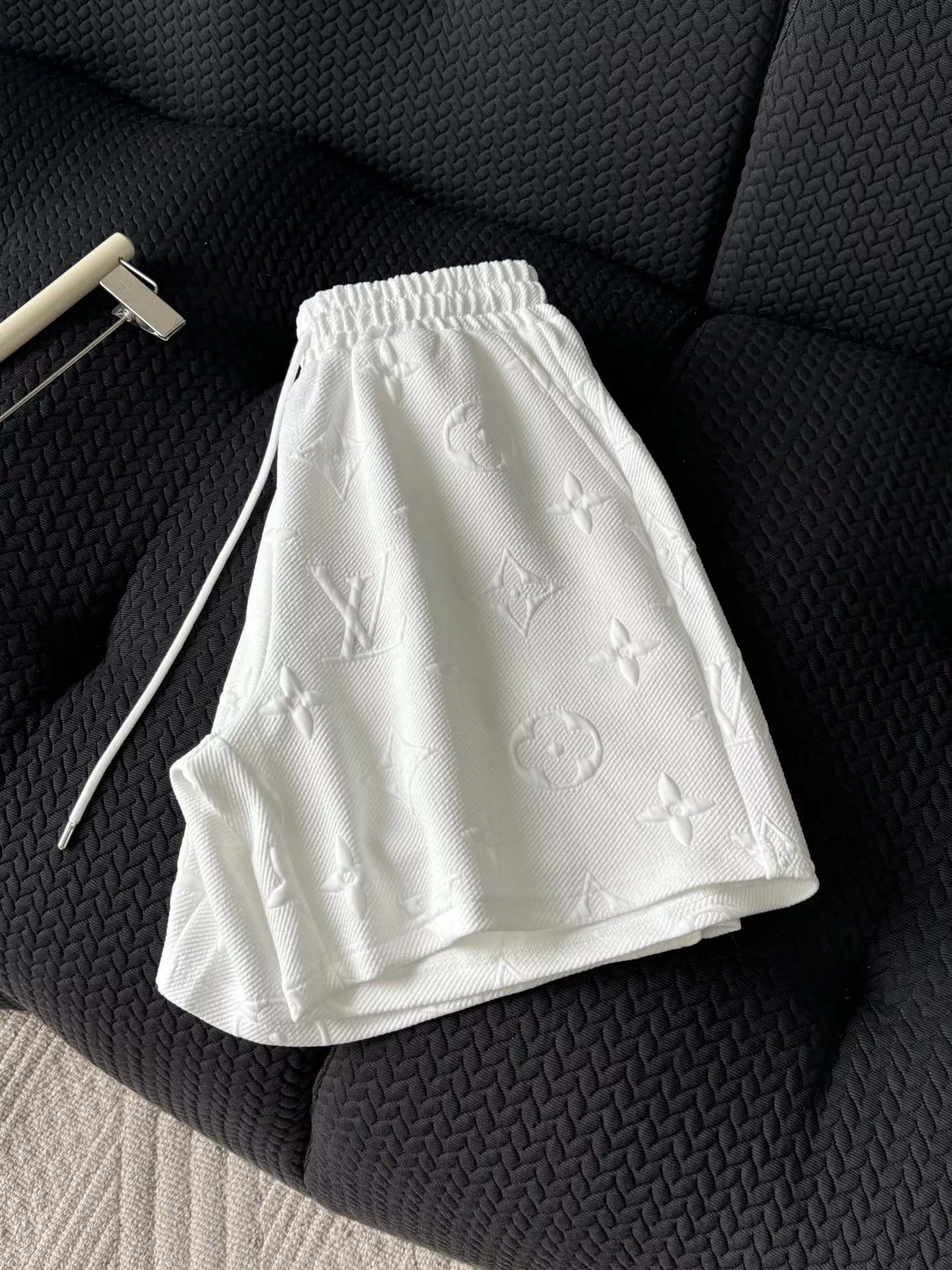루이비통 엠보 로고 밴딩 숏팬츠 상세 이미지 23