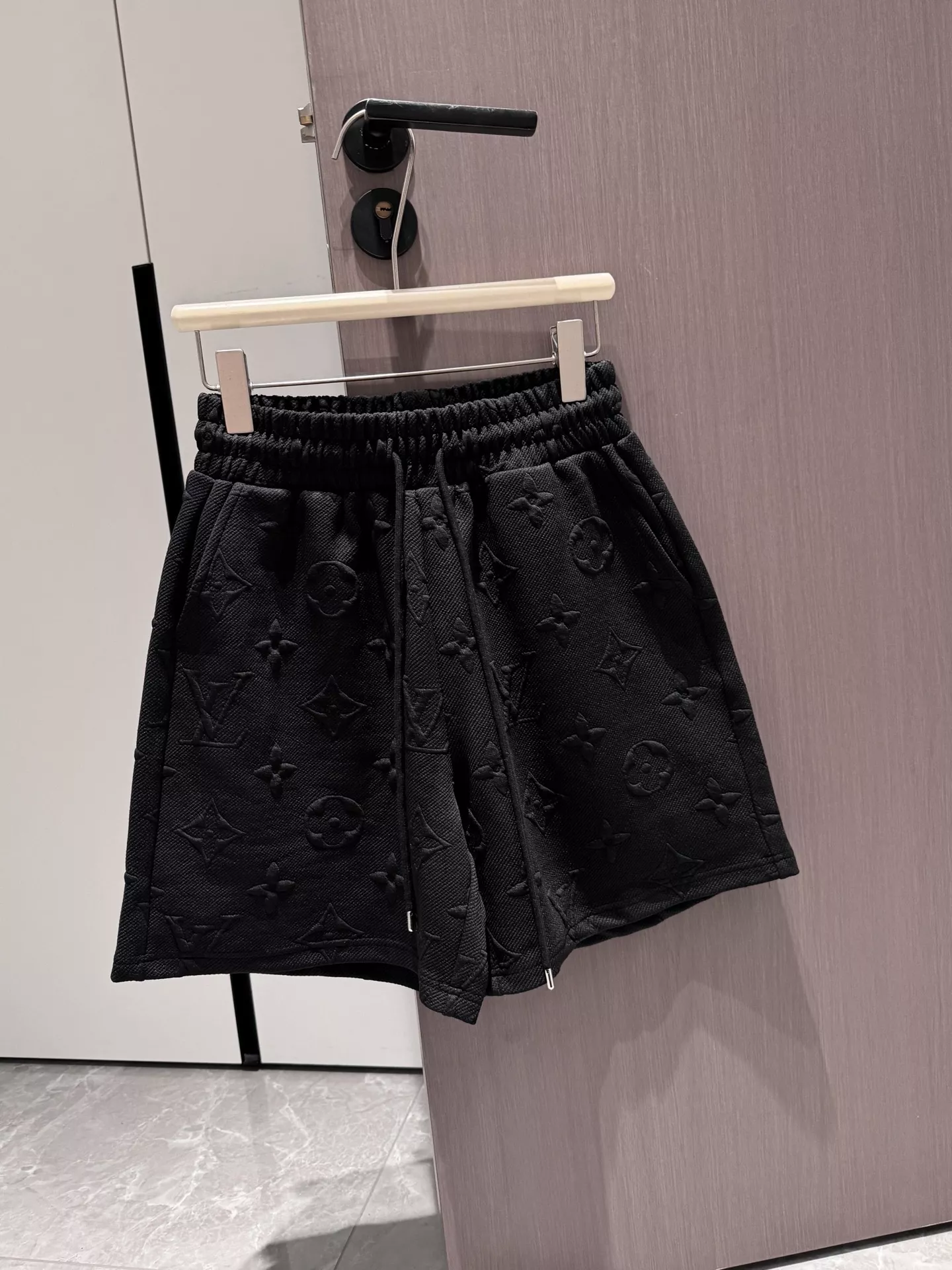 루이비통 엠보 로고 밴딩 숏팬츠 상세 이미지 7