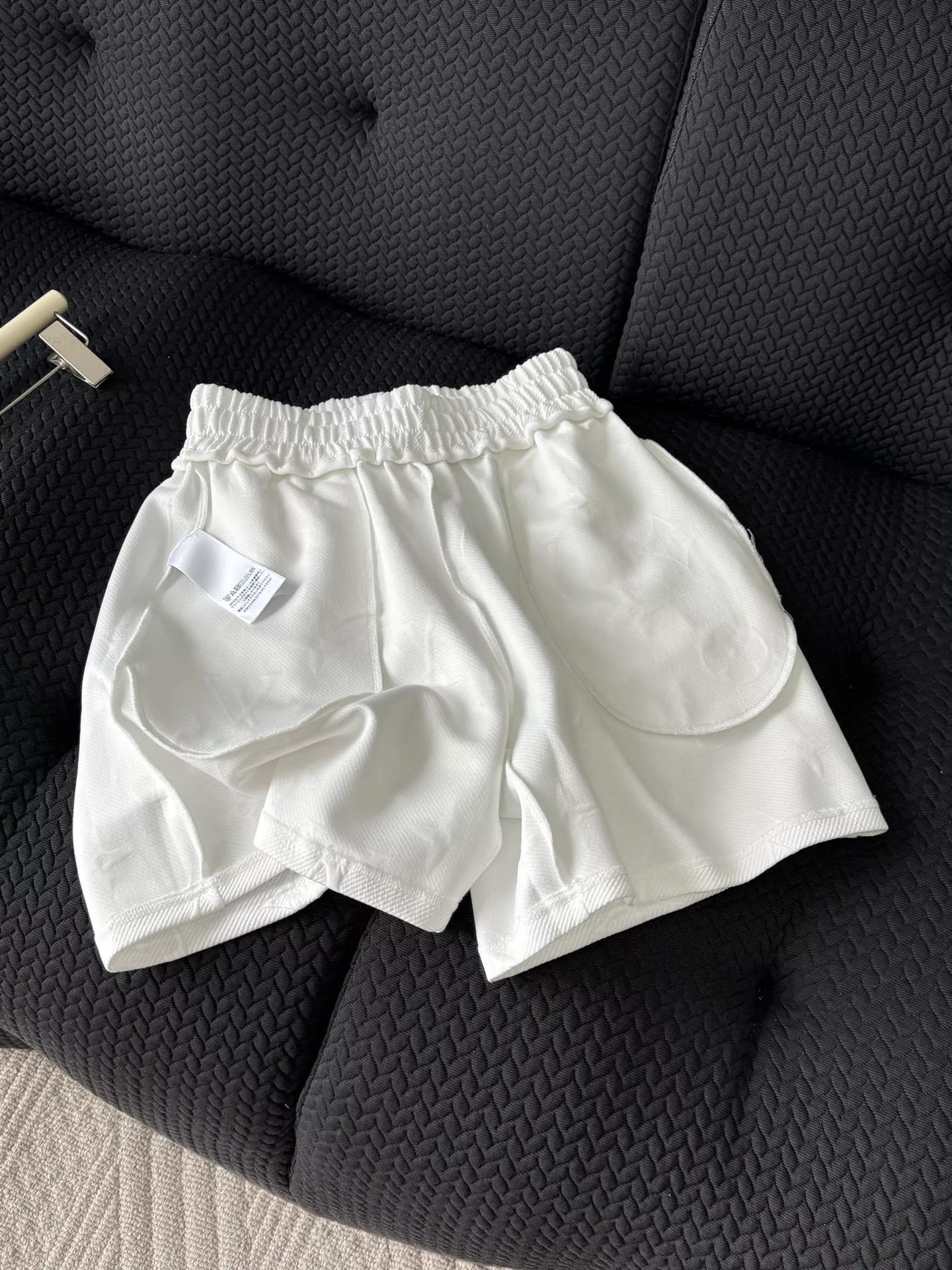 루이비통 엠보 로고 밴딩 숏팬츠 상세 이미지 35