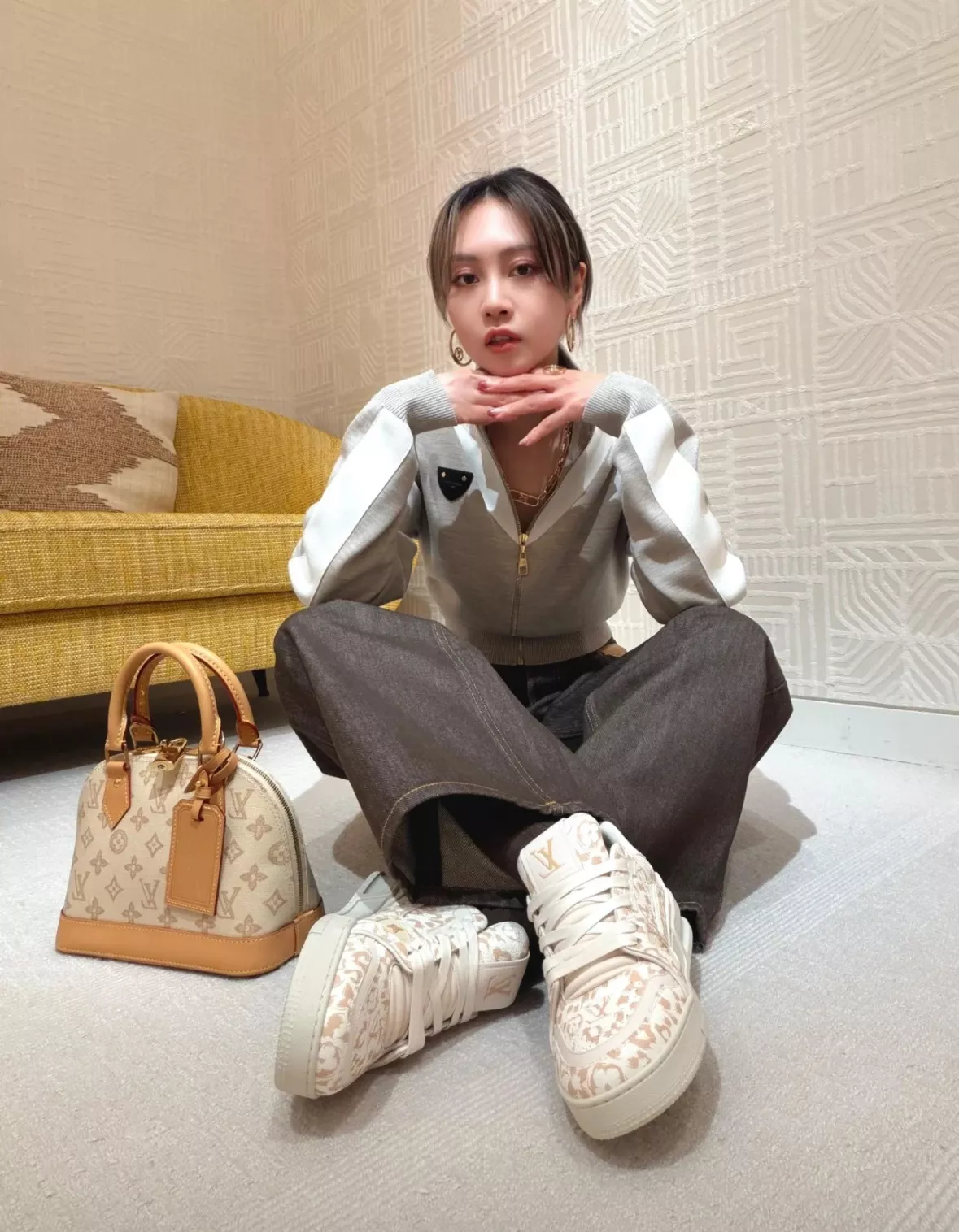 루이비통 배색 하이넥 집업 니트 가디건 상세 이미지 59