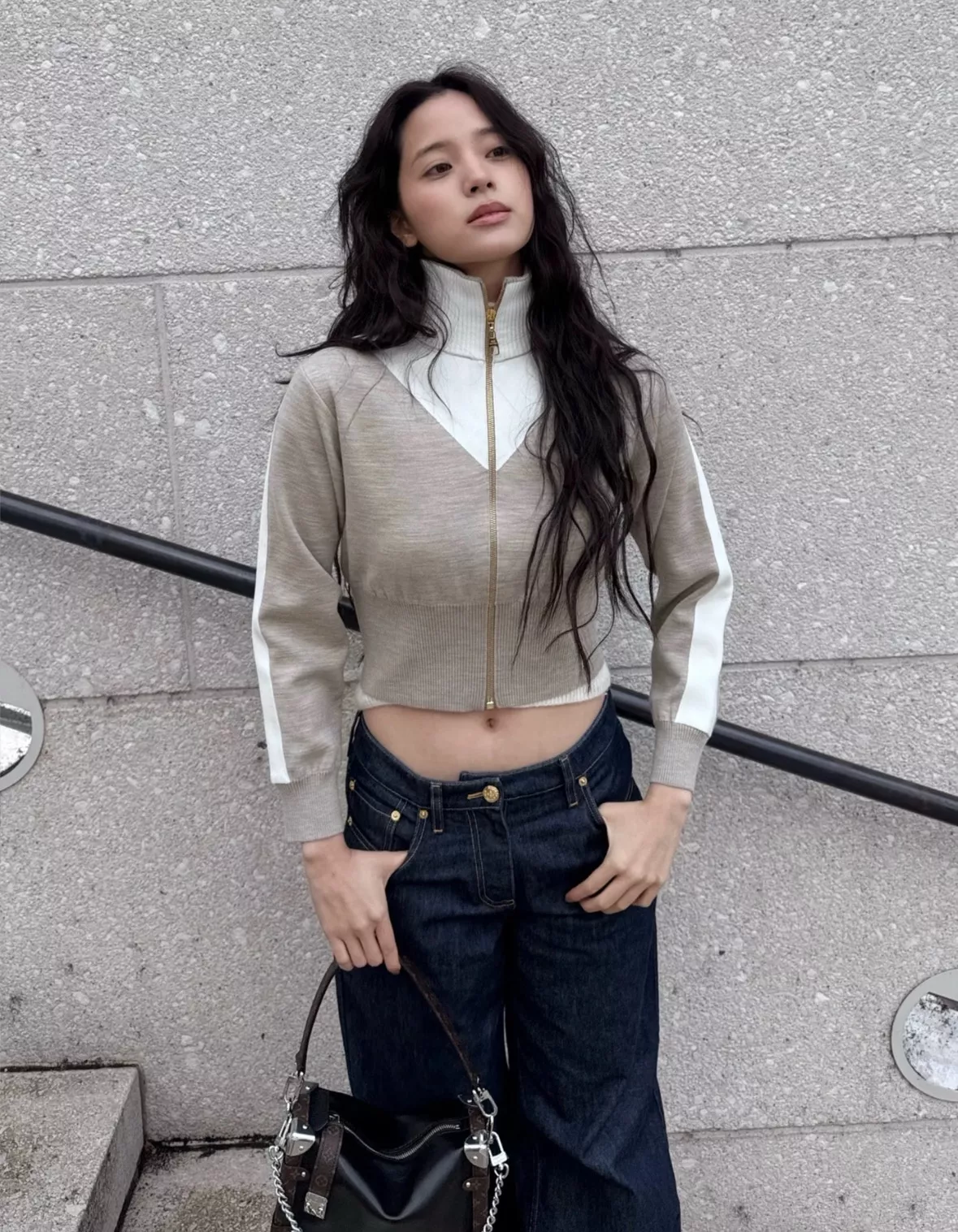 루이비통 배색 하이넥 집업 니트 가디건 상세 이미지 46