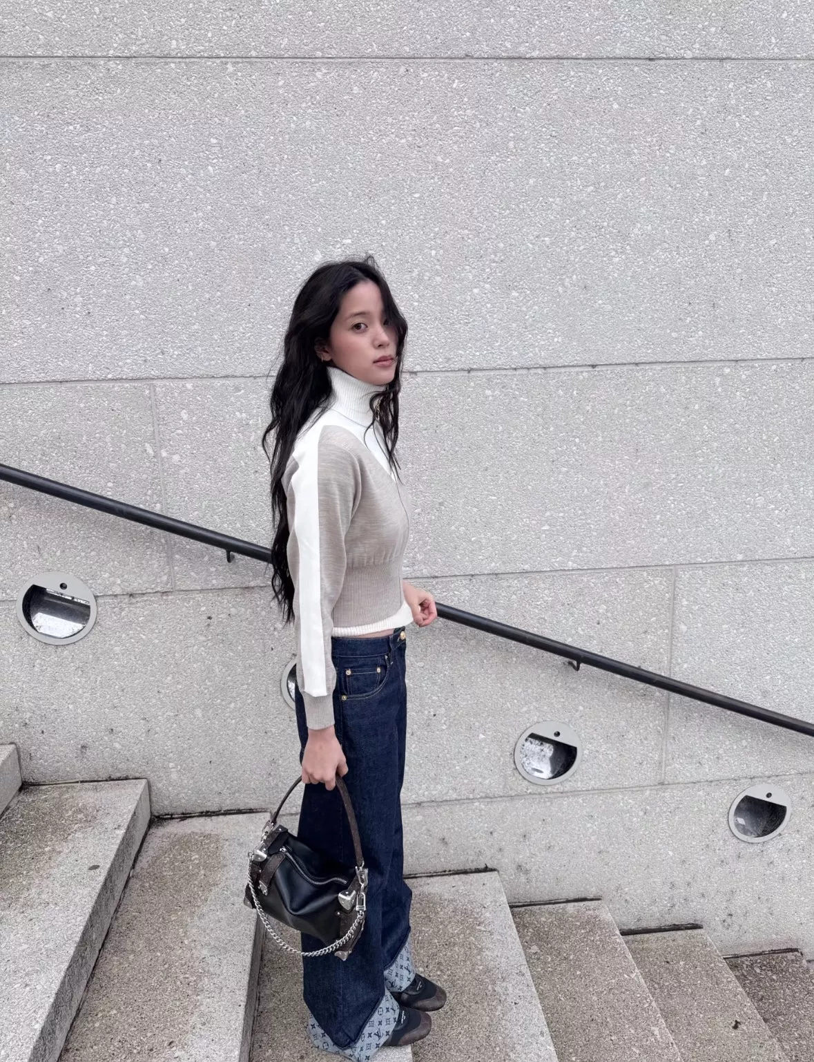 루이비통 배색 하이넥 집업 니트 가디건 상세 이미지 50