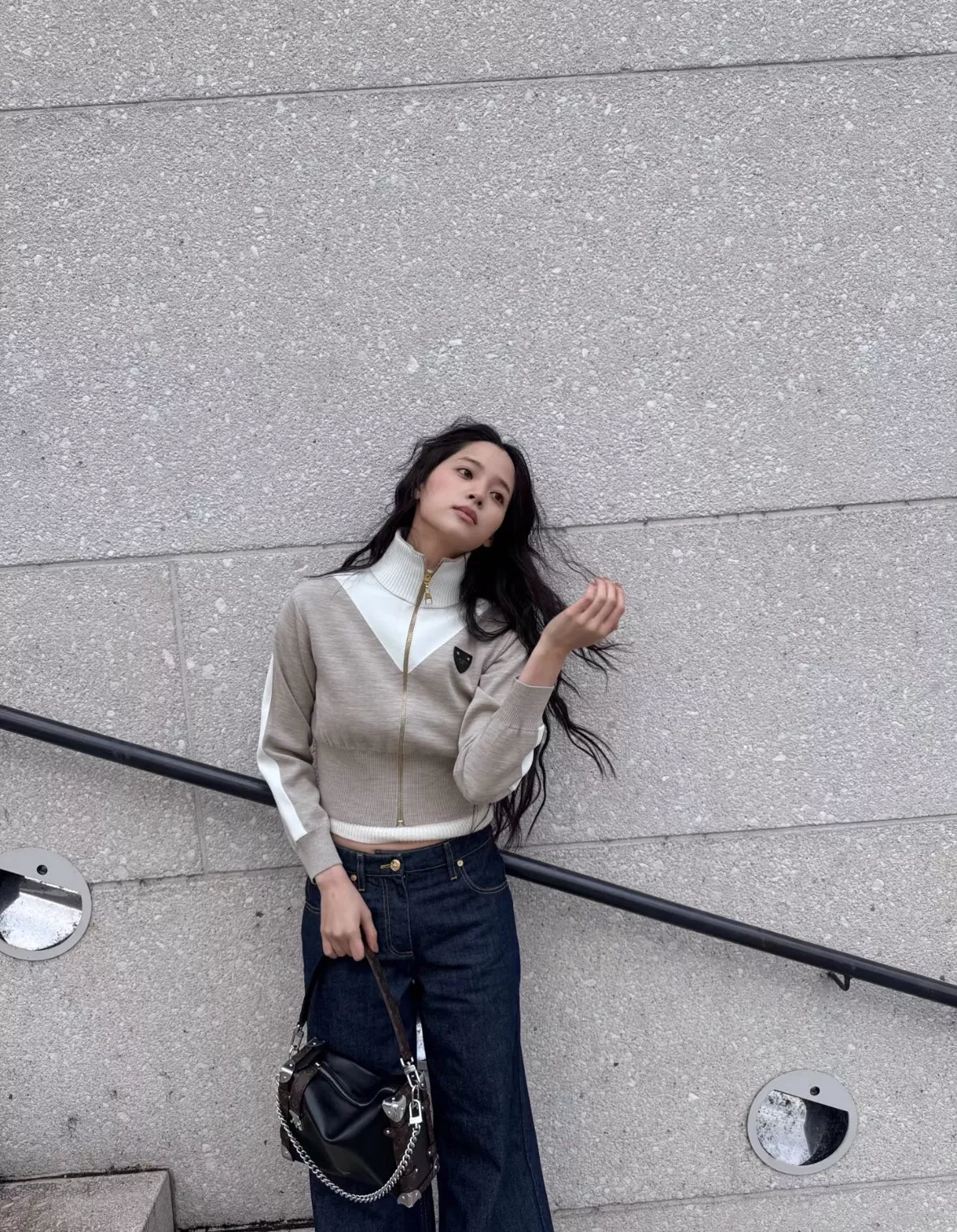 루이비통 배색 하이넥 집업 니트 가디건 상세 이미지 48