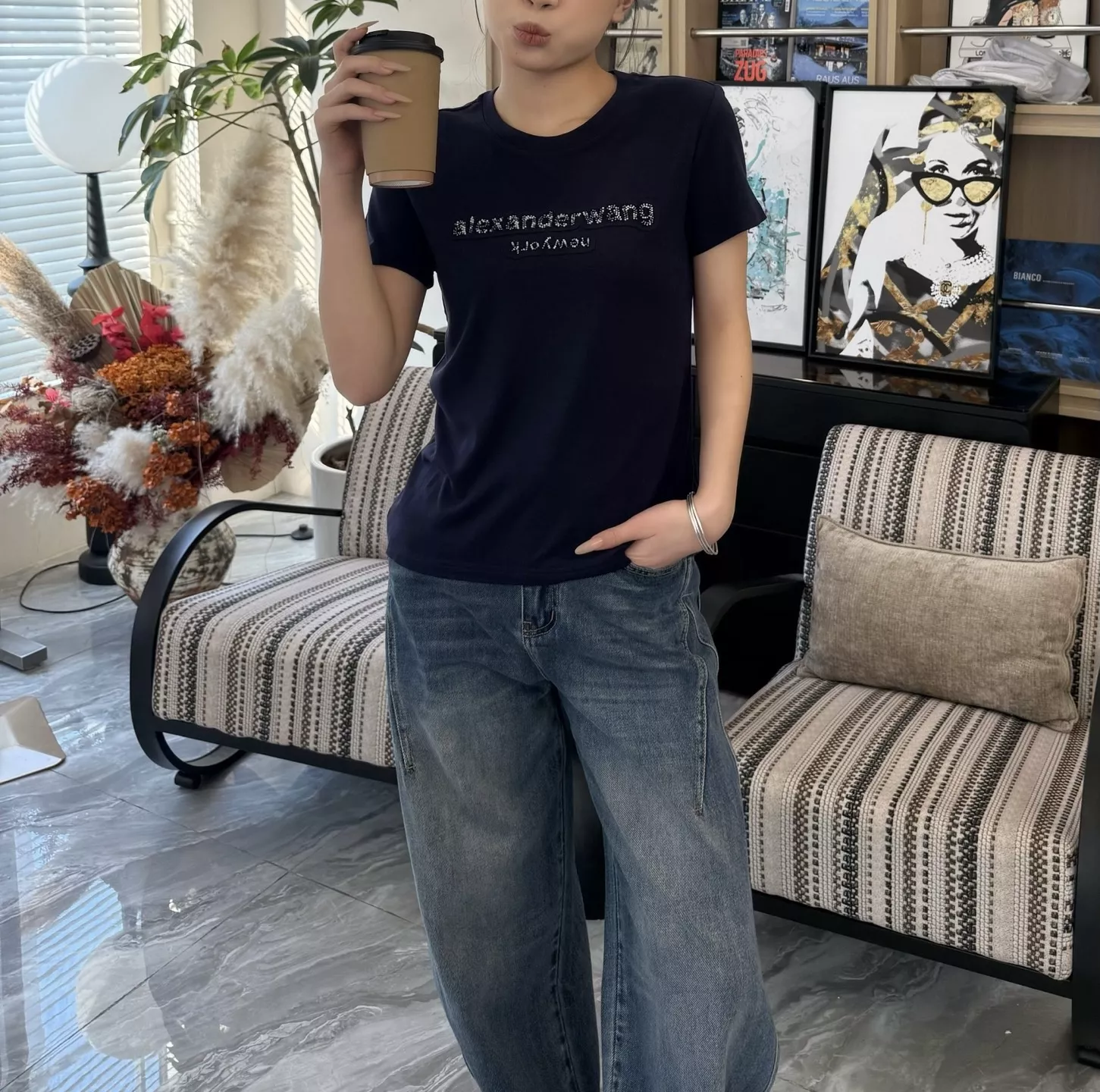 알렉산더왕 스터드 로고 슬림핏 반소매 티셔츠 상세 이미지 16