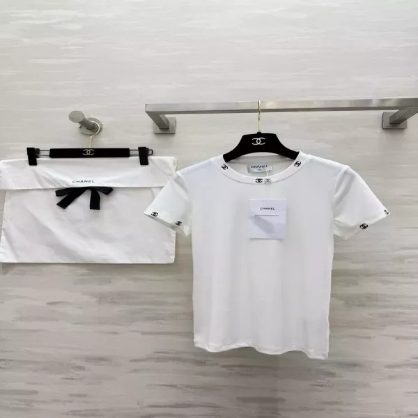 샤넬 미니 더블C 자수 화이트 티셔츠