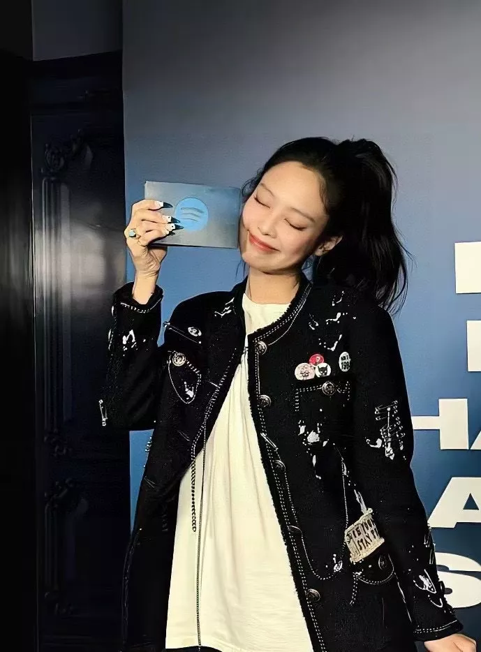샤넬 제니 스타일 핸드페인팅 재킷 상세 이미지 13