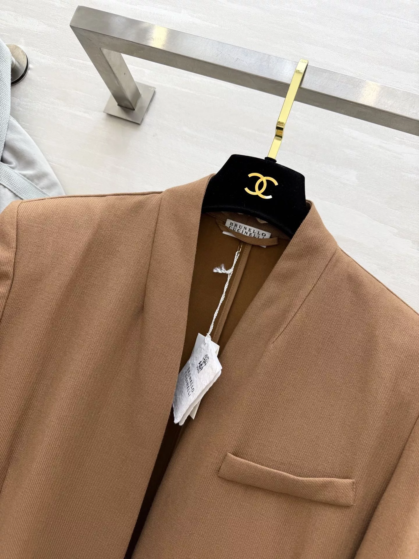 브루넬로쿠치넬리 카멜 노카라 테일러드 재킷 상세 이미지 4