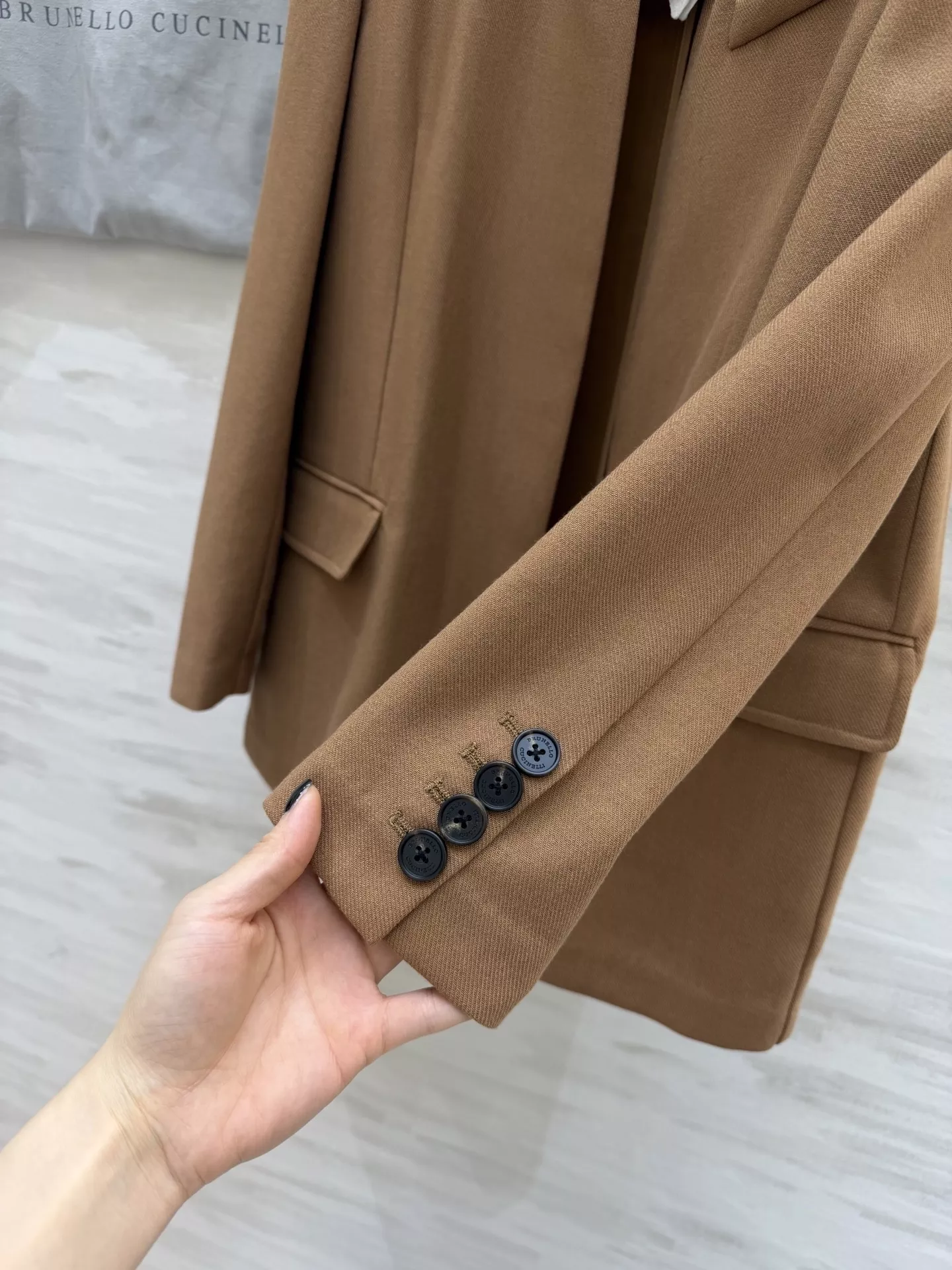 브루넬로쿠치넬리 카멜 노카라 테일러드 재킷 상세 이미지 5