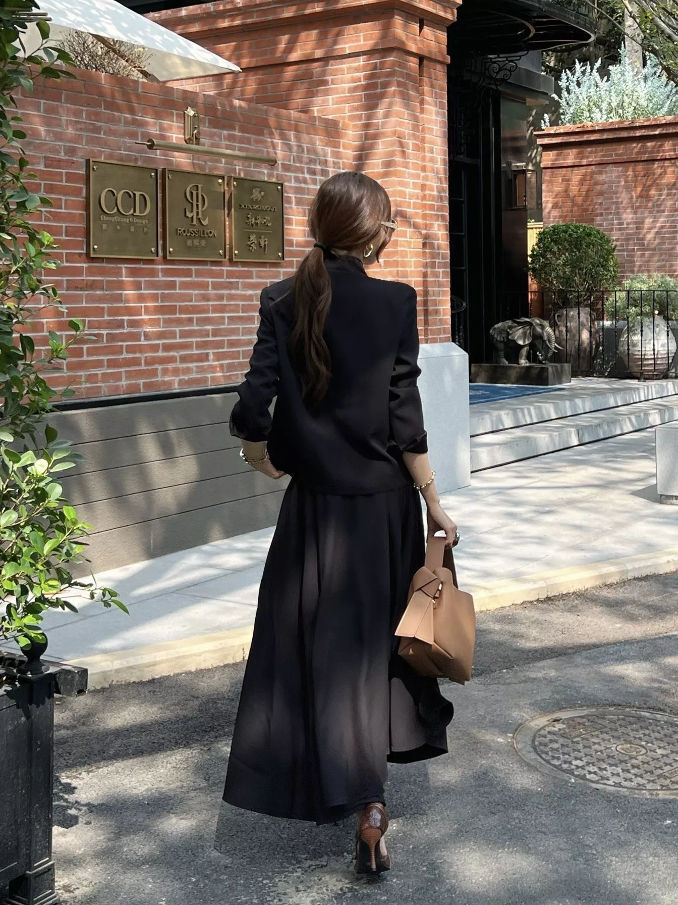 로로피아나 블랙 언밸런스 플레어 스커트 상세 이미지 15