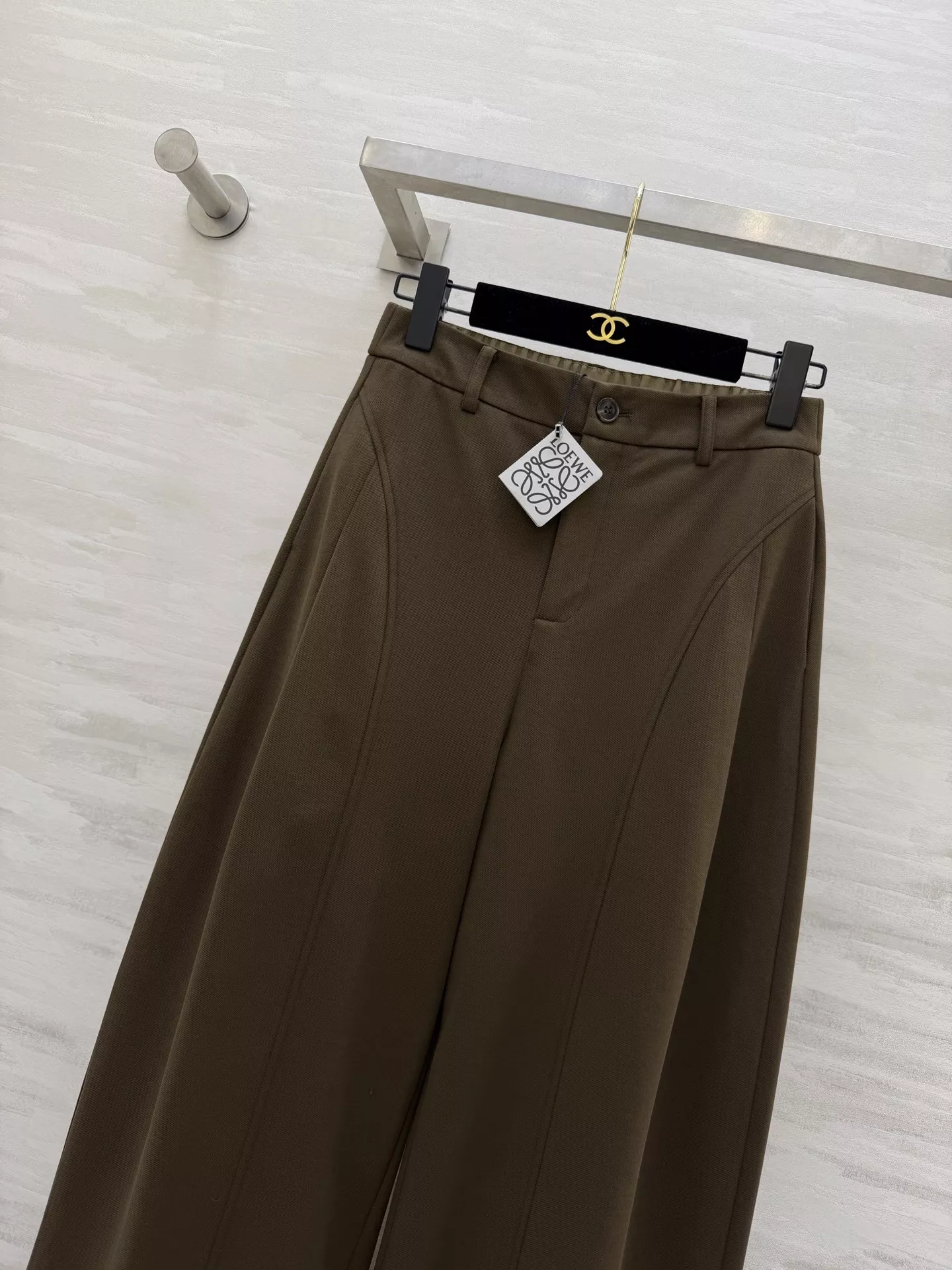 로에베 커브 절개 와이드 캐주얼 팬츠 상세 이미지 13