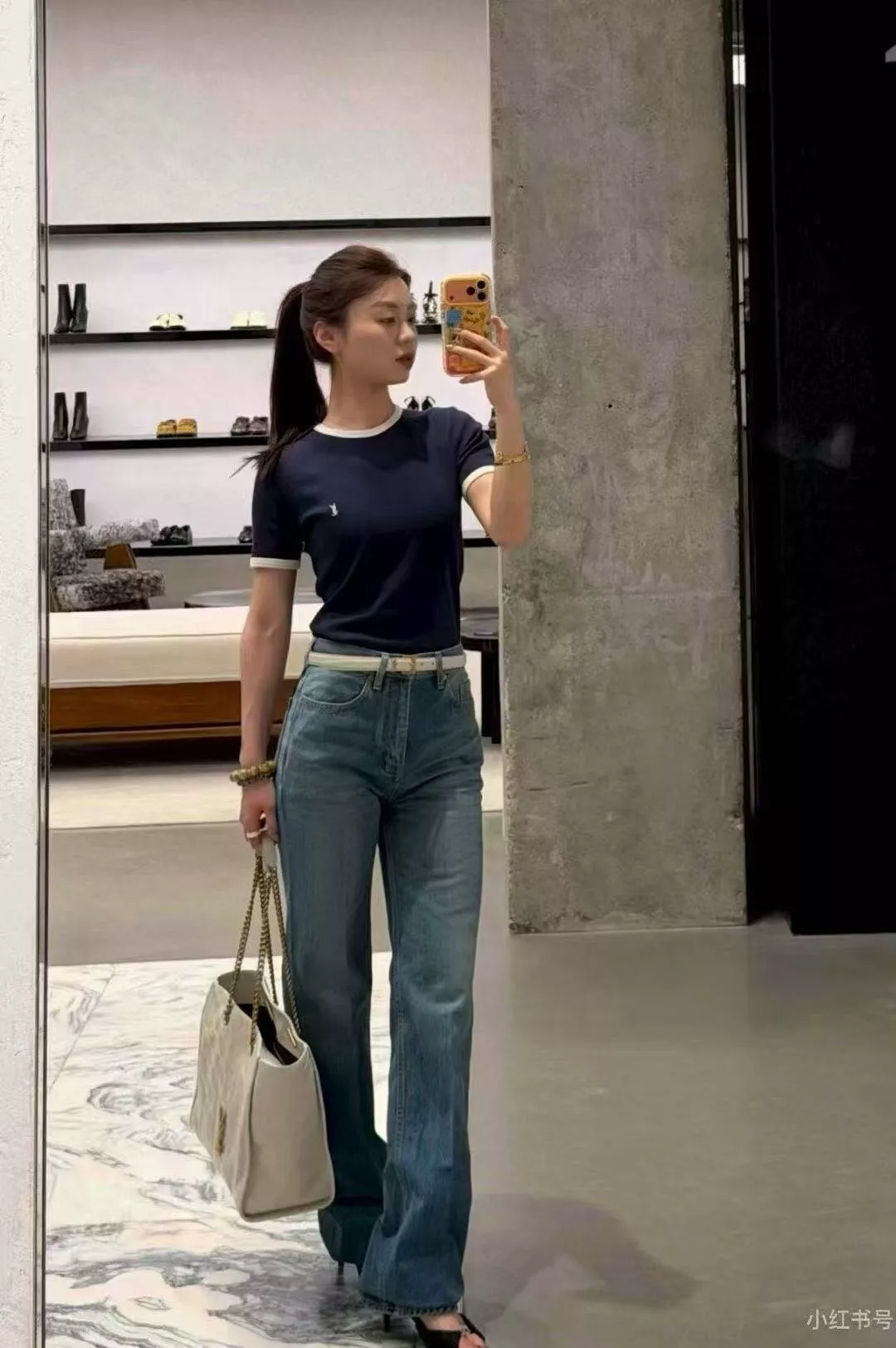 생로랑 로고 자수 배색 라운드넥 반소매 티셔츠 상세 이미지 12