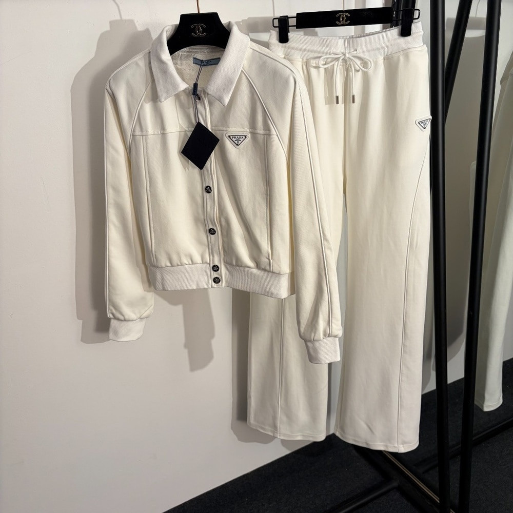 프라다 삼각 로고 카라 버튼 재킷 팬츠 세트