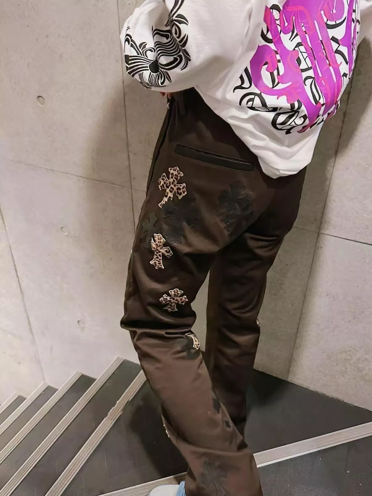 크롬하츠 브라운 레오파드 패치 크로스 데님 팬츠 상세 이미지 12