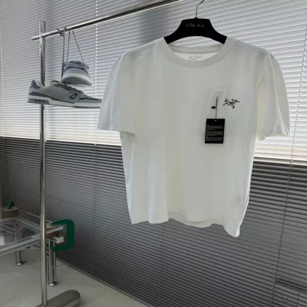 아크테릭스 로고 포인트 무지 반팔 티셔츠