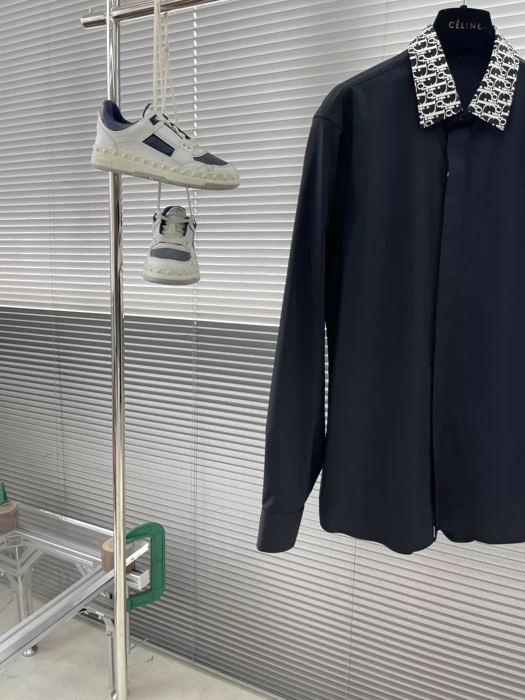 디올 칼라 로고 프린트 포플린 셔츠 상세 이미지 2