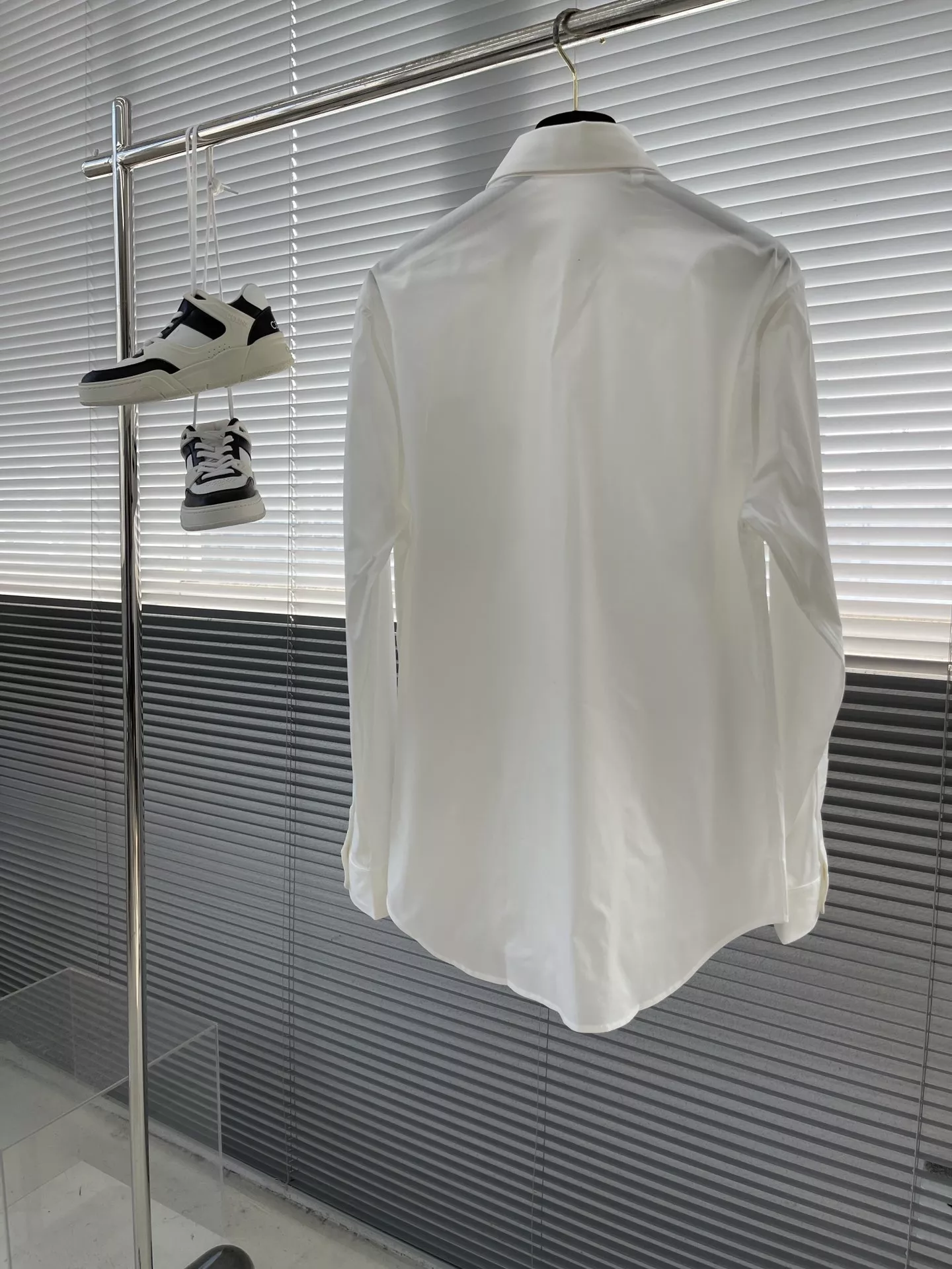 프라다 로고 포인트 코튼 포플린 셔츠 상세 이미지 8