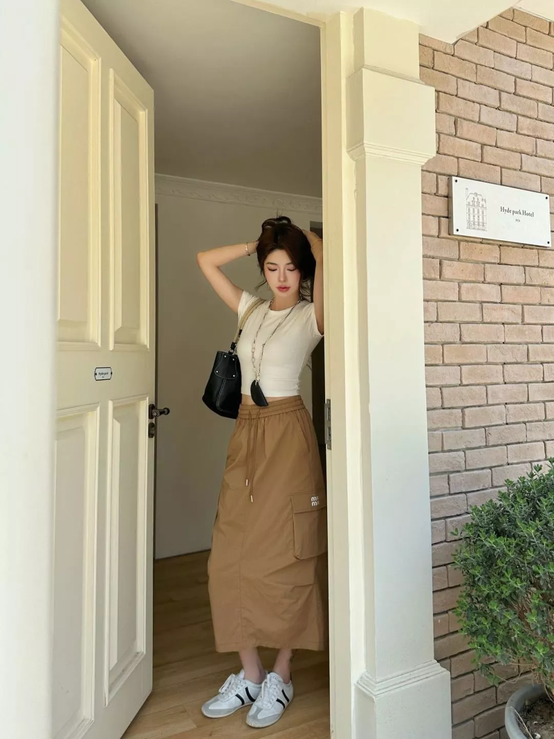 미우미우 밴딩 허리 카고 스타일 스커트 상세 이미지 13