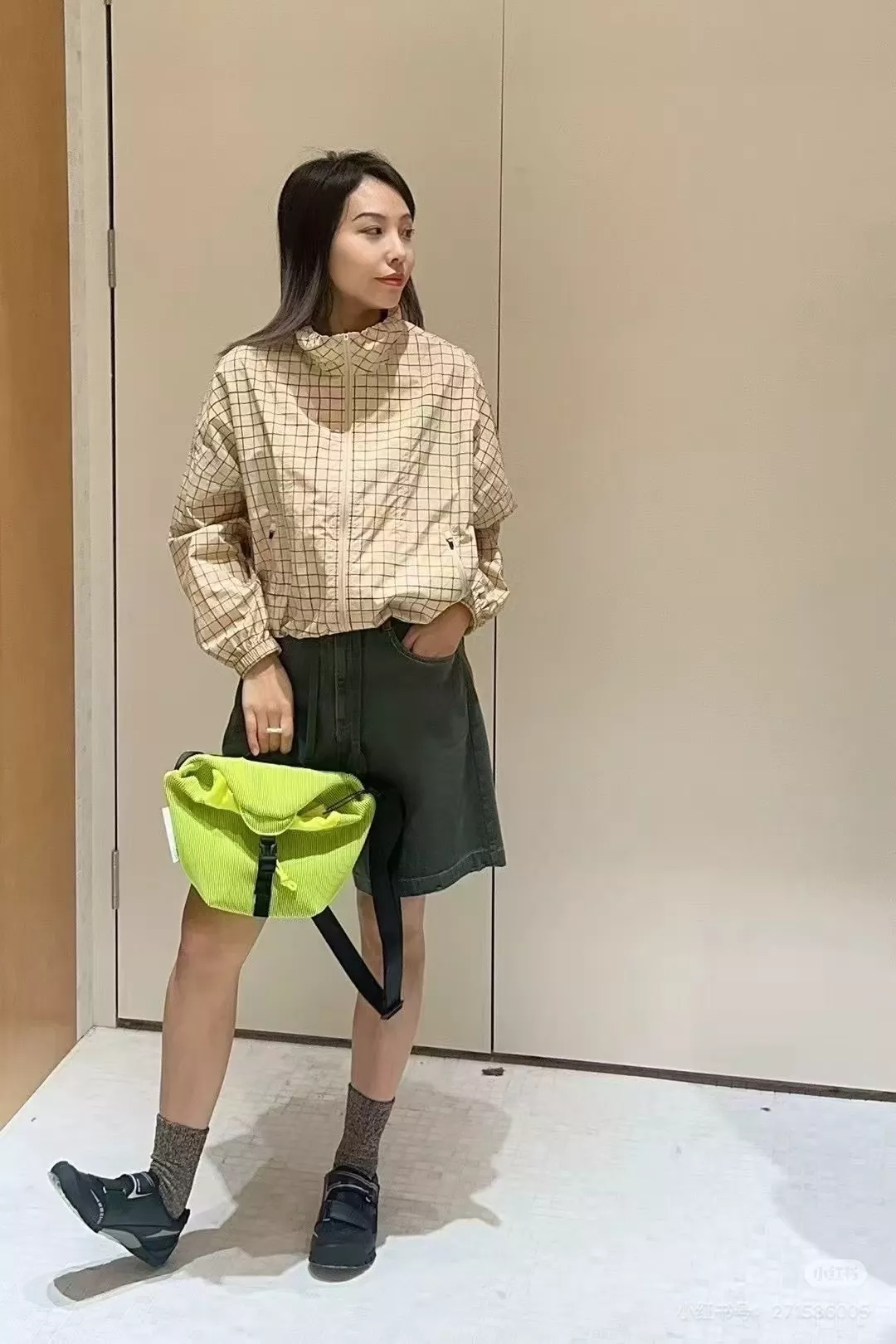 노브랜드 체크 패턴 스탠드넥 숏 재킷 상세 이미지 32