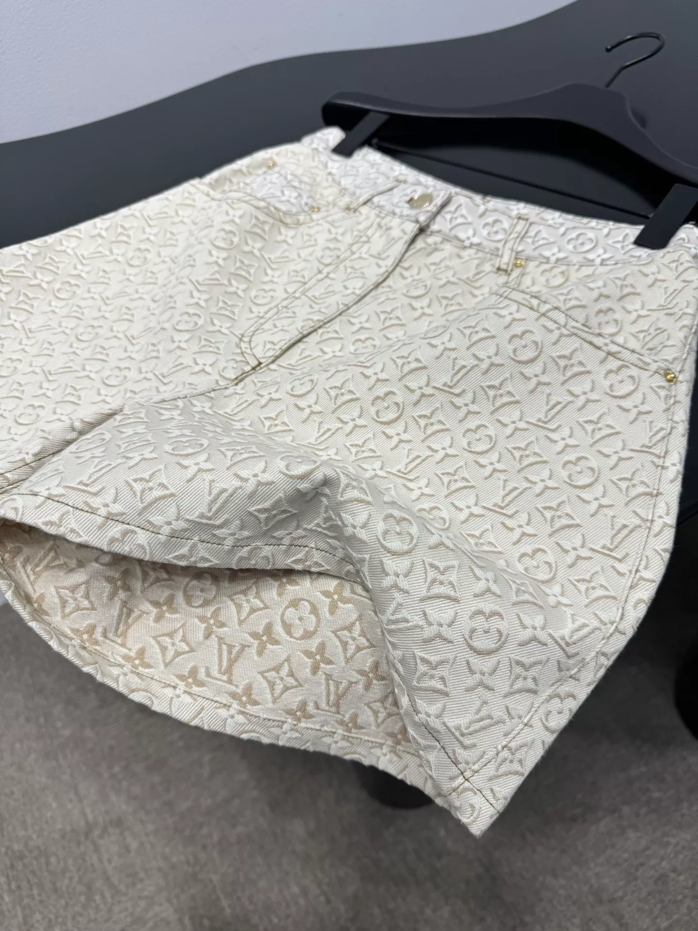 루이비통 3D 모노그램 데님 반바지 상세 이미지 9