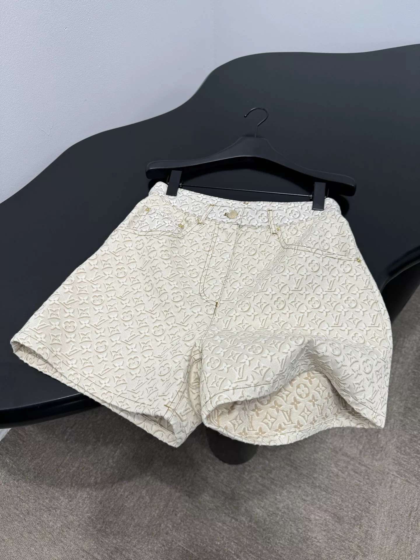 루이비통 3D 모노그램 데님 쇼츠 상세 이미지 7