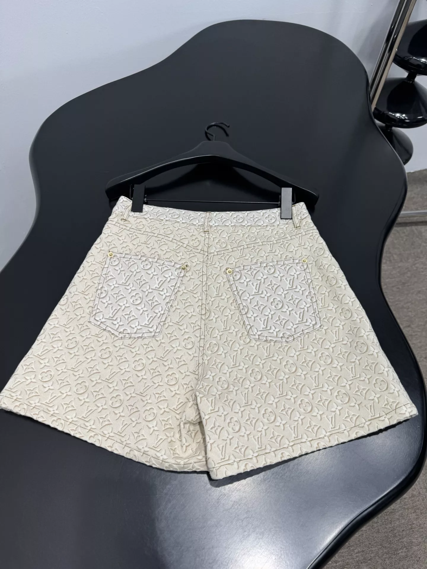 루이비통 3D 모노그램 데님 쇼츠 상세 이미지 8
