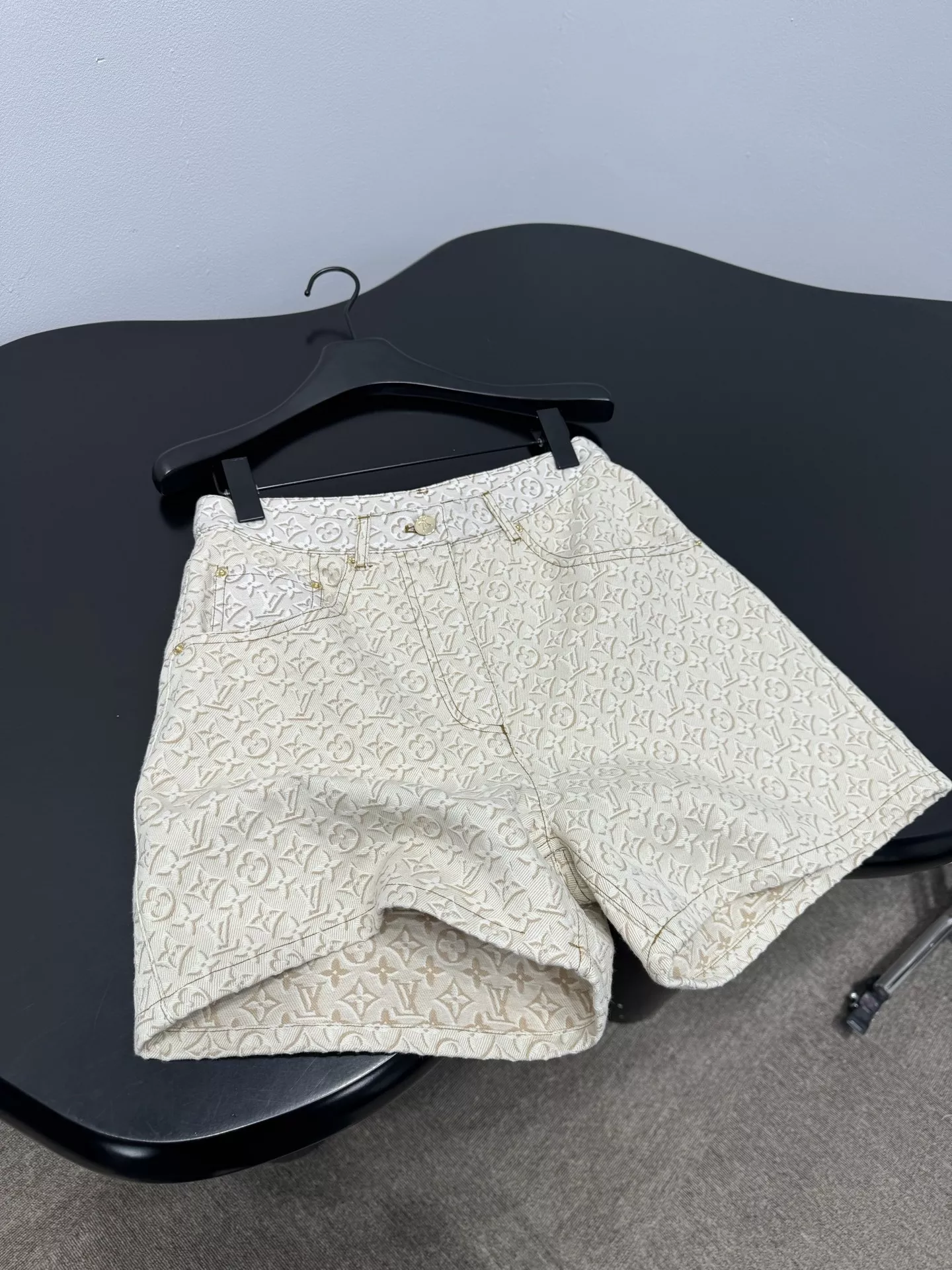 루이비통 3D 모노그램 데님 쇼츠 상세 이미지 6