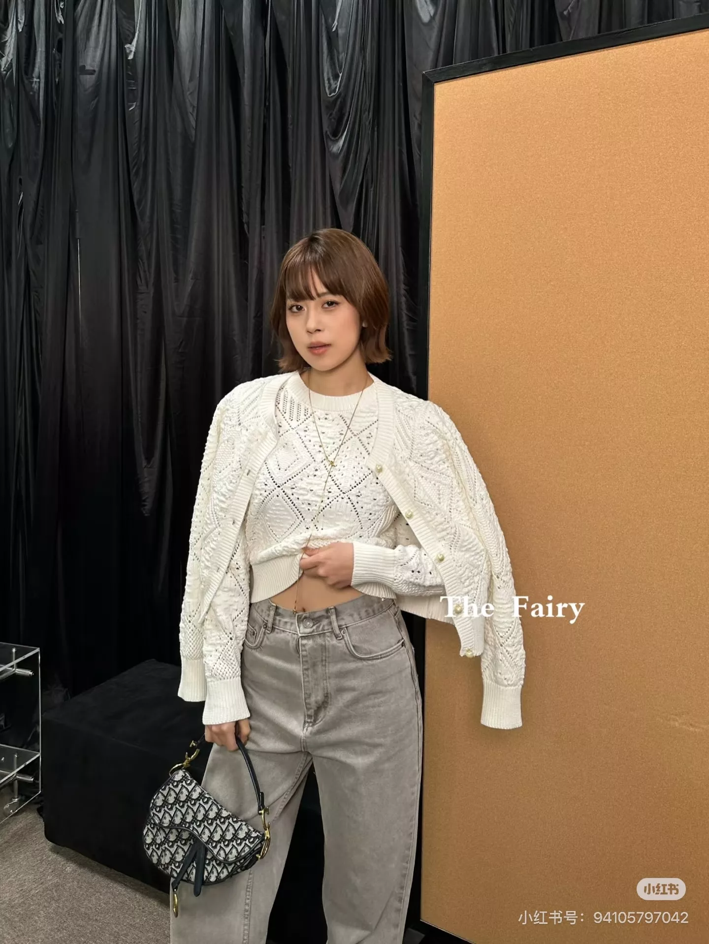 디올 입체 오픈워크 벌 자수 니트 베스트 상세 이미지 19