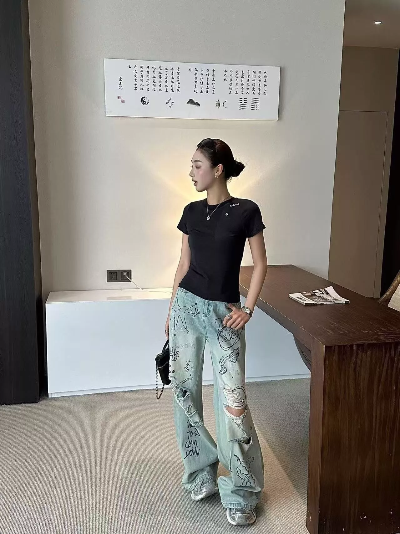 샤넬 로고 자수 슬림 반팔 티셔츠 상세 이미지 17