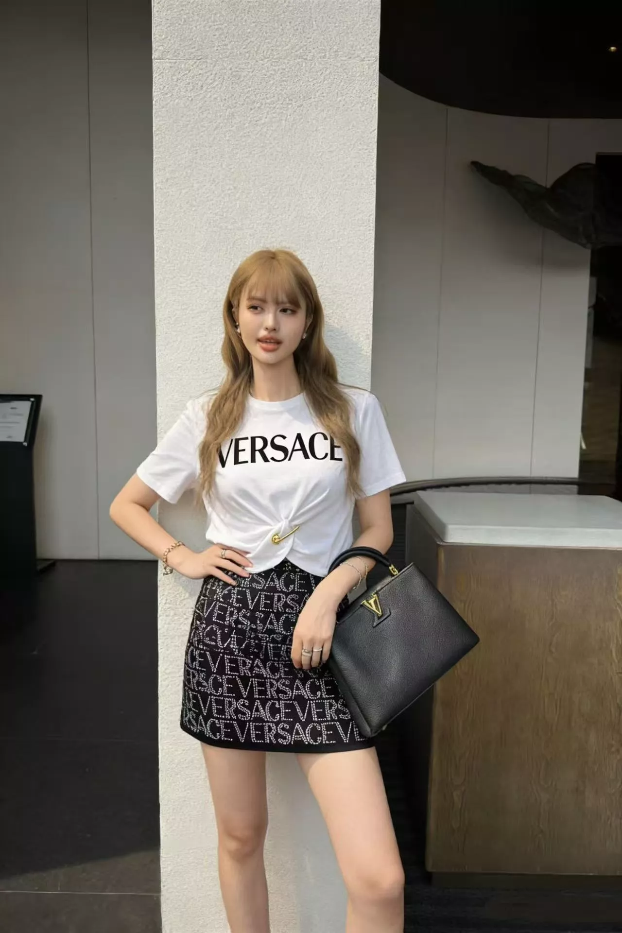 베르사체 메두사 핀 포인트 레터링 크롭 티셔츠 상세 이미지 19