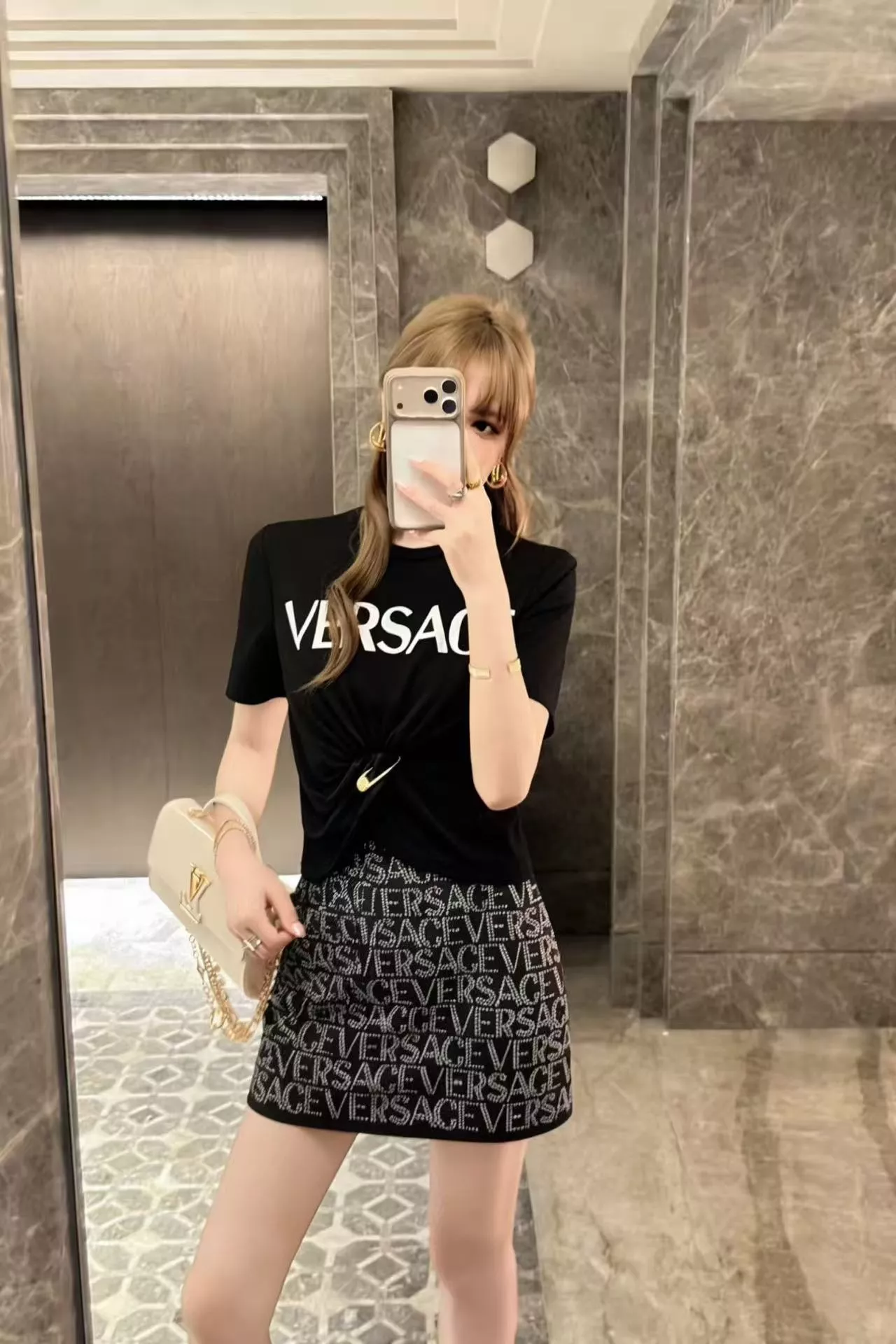 베르사체 메두사 핀 포인트 레터링 크롭 티셔츠 상세 이미지 26