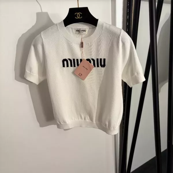 미우미우 배색 로고 반소매 니트 상의