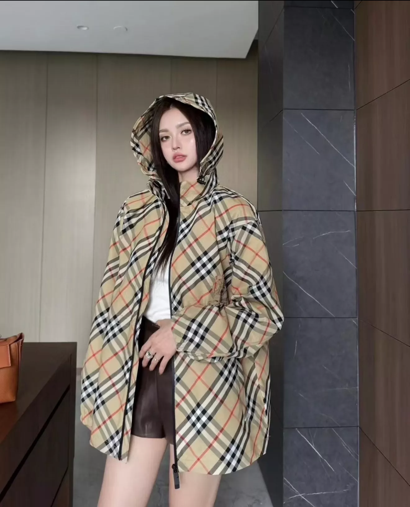 버버리 여성 체크 후드 아우터 상세 이미지 1