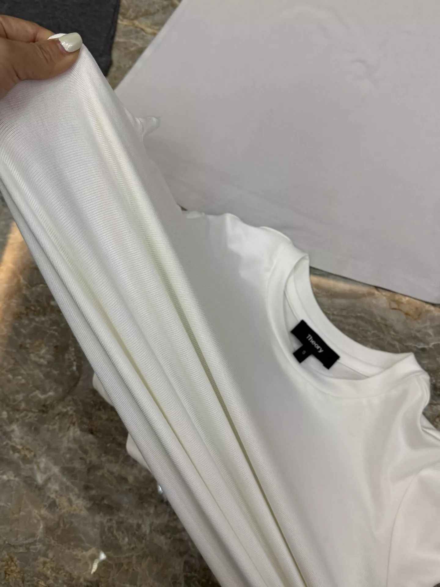 띠어리 오가닉 피마 코튼 베이직 티셔츠 상세 이미지 19