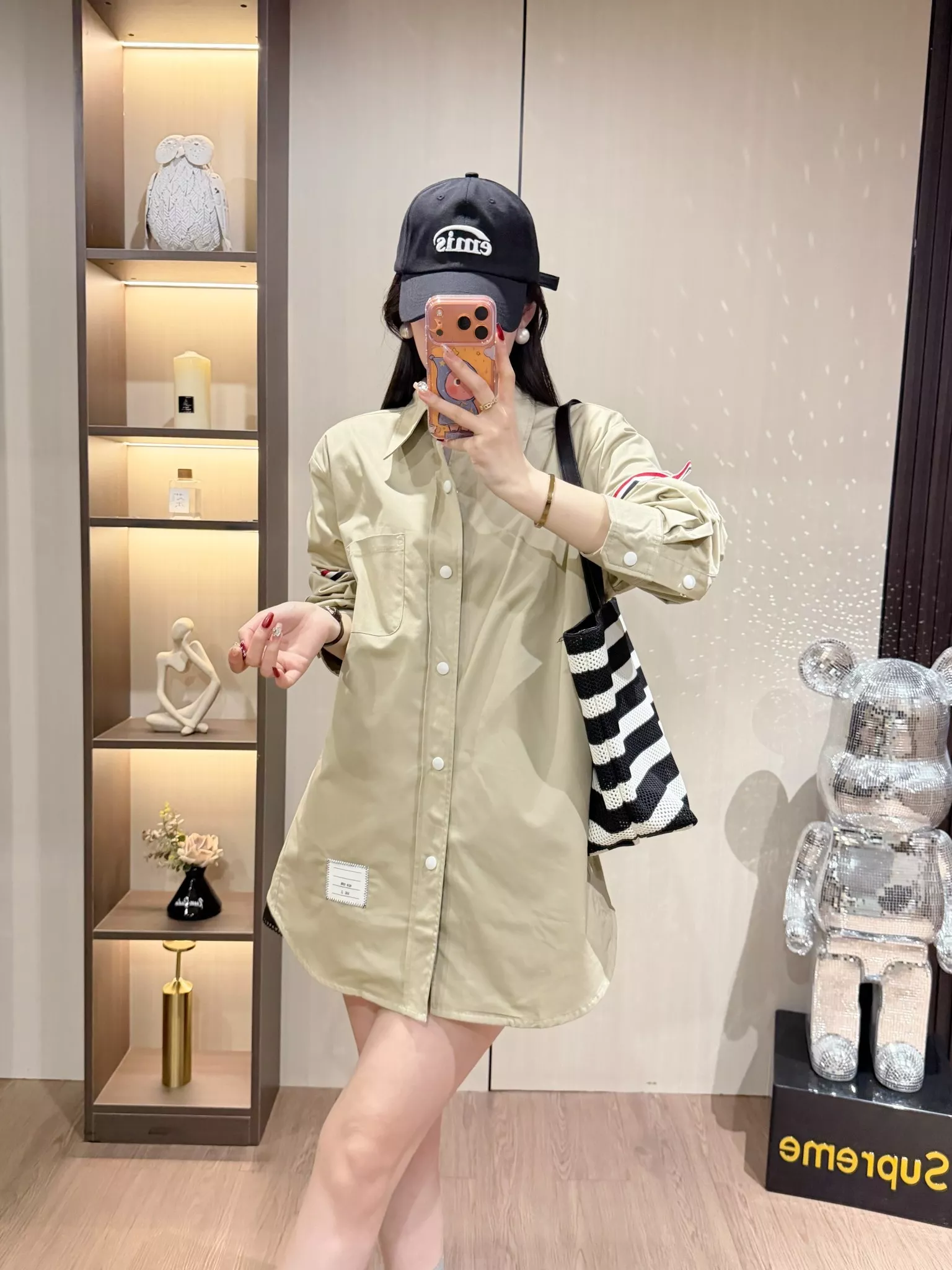 톰브라운 삼선 포인트 오버핏 롱 셔츠 상세 이미지 35