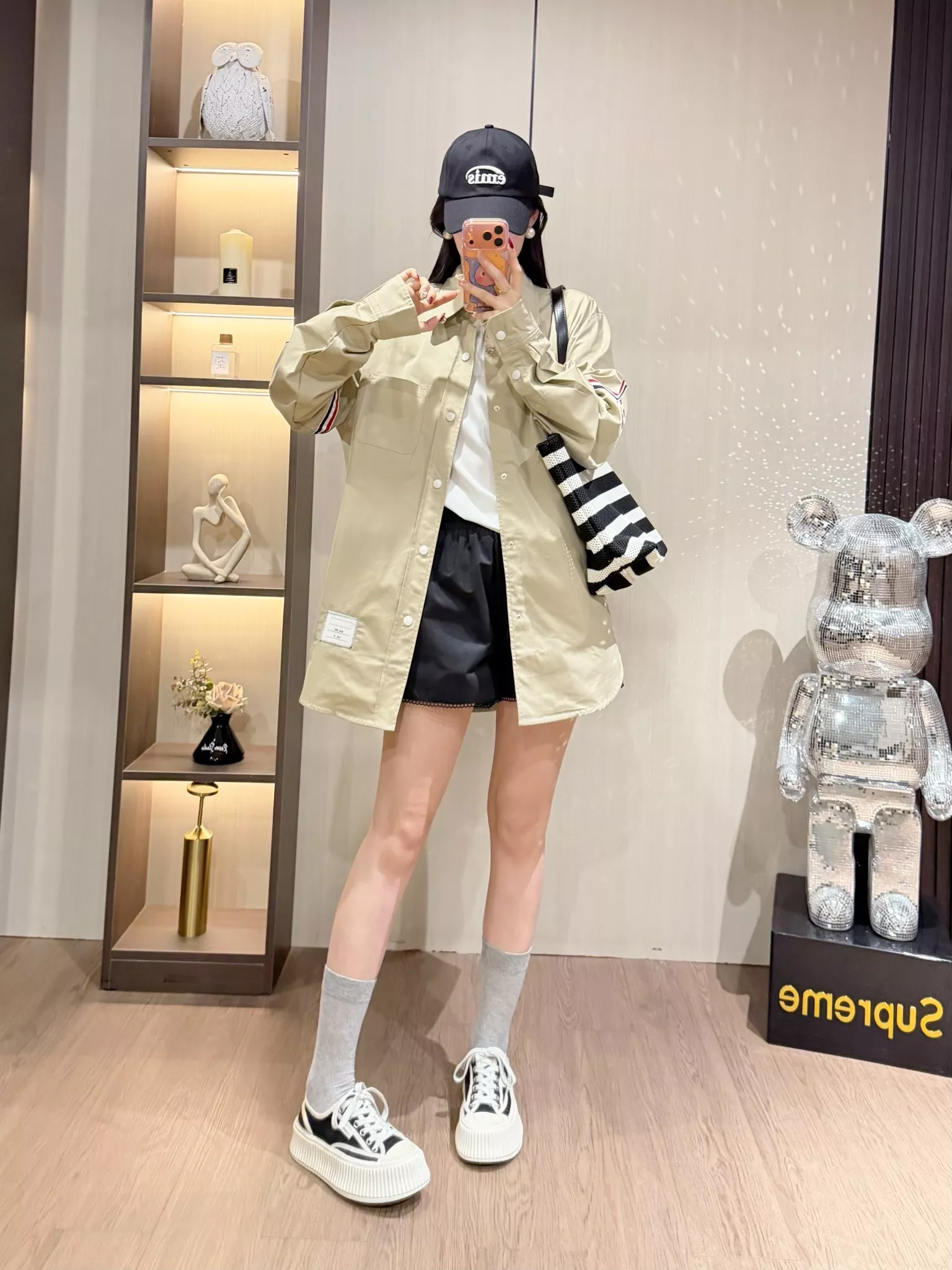 톰브라운 삼선 포인트 오버핏 롱 셔츠 상세 이미지 32