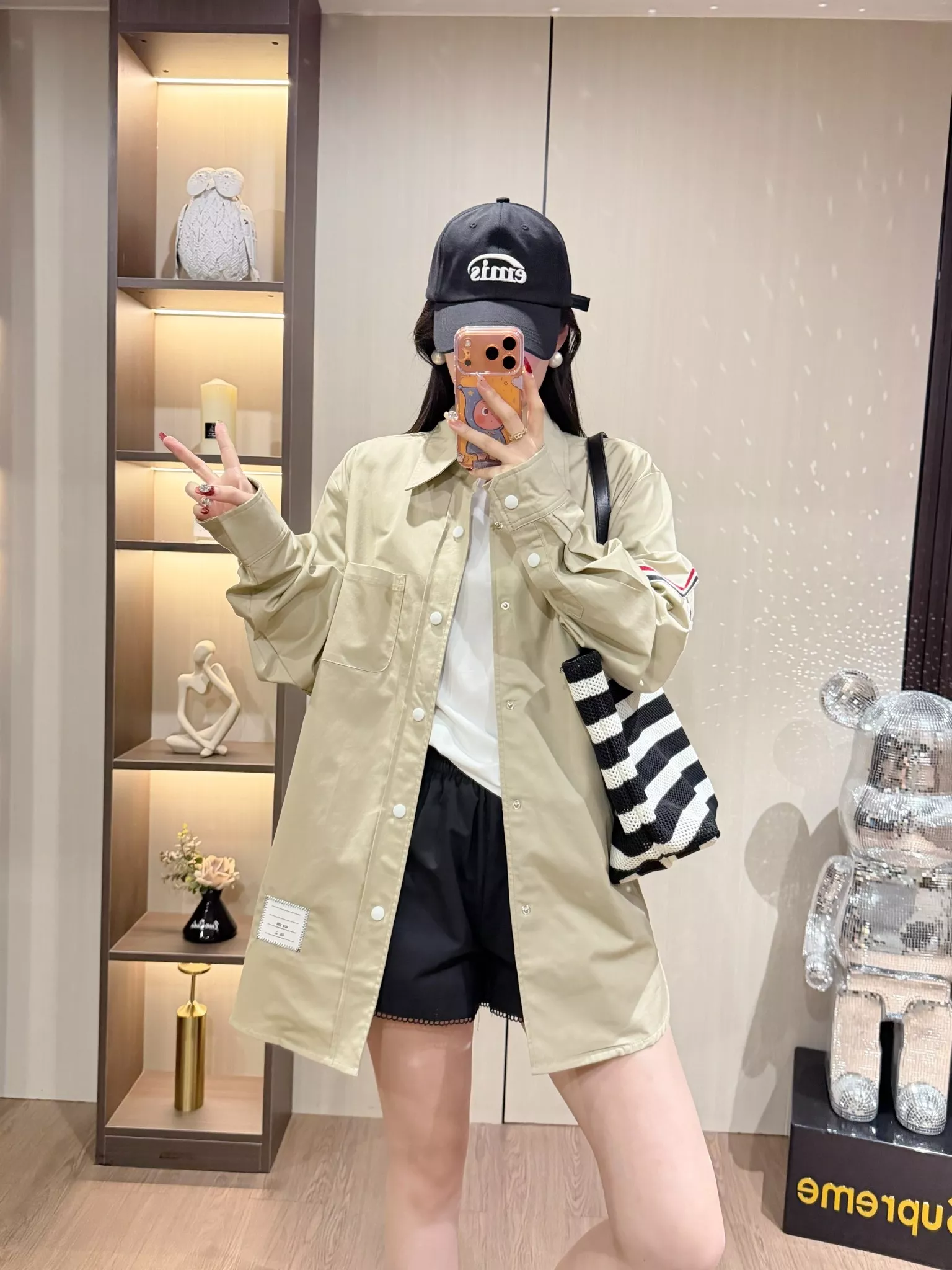 톰브라운 삼선 포인트 오버핏 롱 셔츠 상세 이미지 29