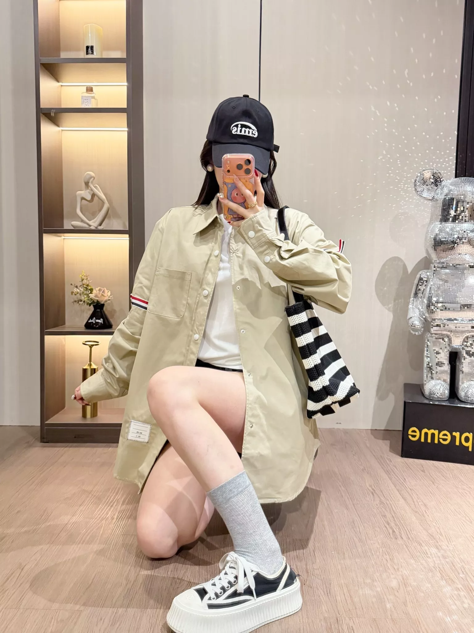 톰브라운 삼선 포인트 오버핏 롱 셔츠 상세 이미지 37