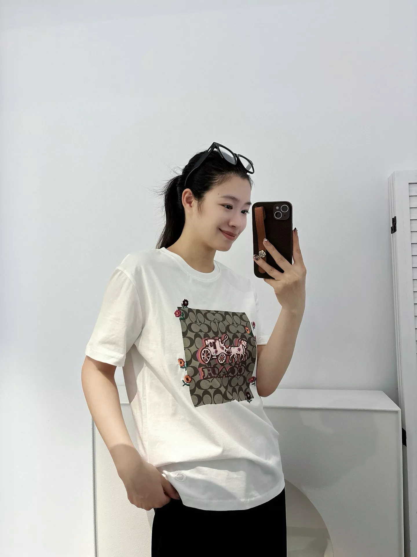 코치 마차 자수 프린트 반소매 티셔츠 상세 이미지 56