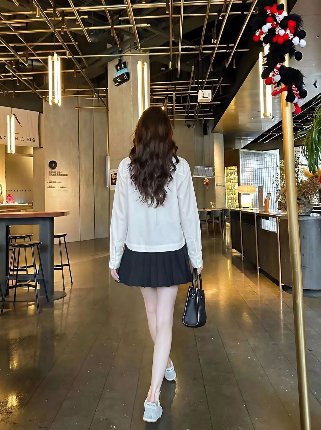 디올 화이트 자수 포켓 크롭 셔츠 상세 이미지 16