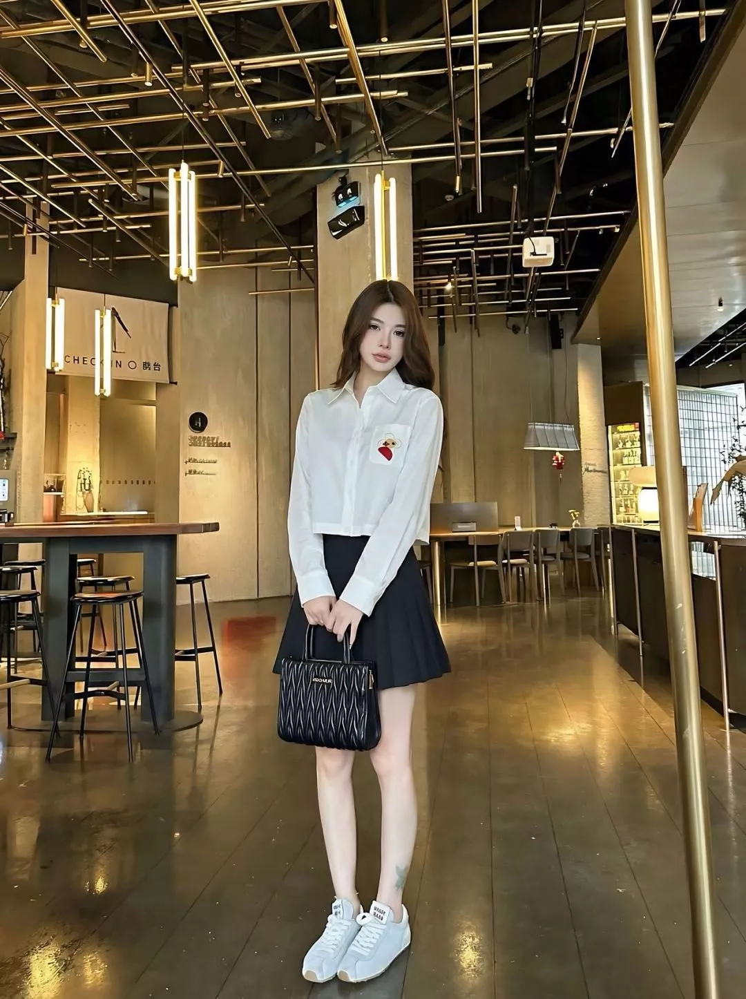 디올 화이트 자수 포켓 크롭 셔츠 상세 이미지 12