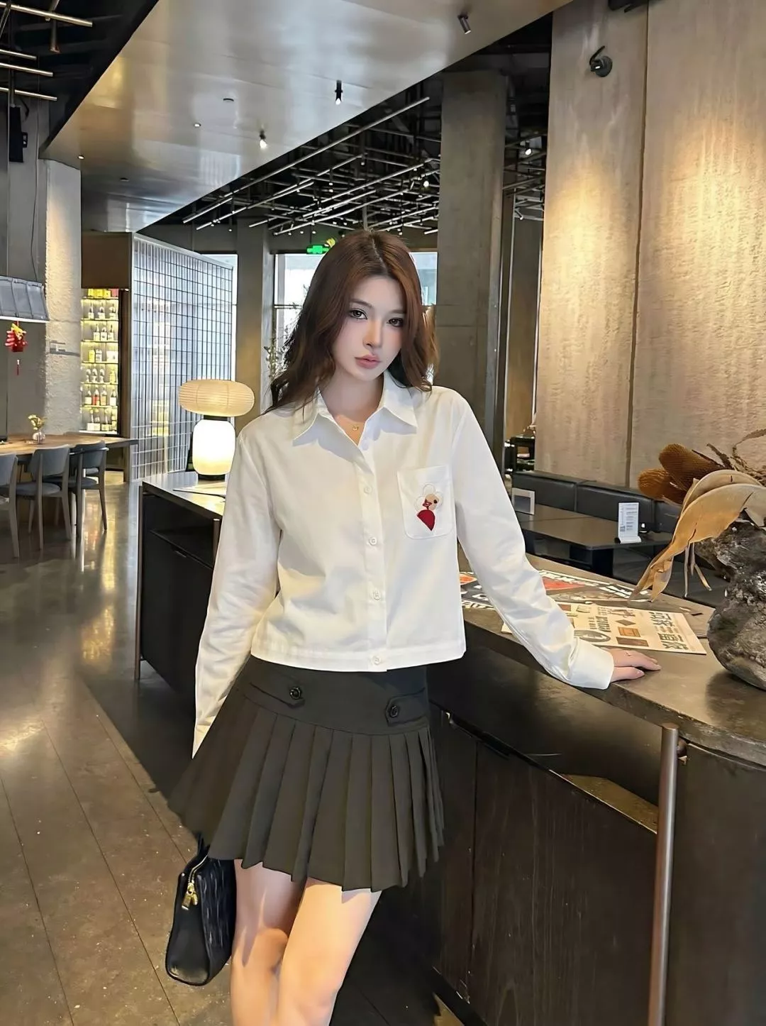 디올 화이트 자수 포켓 크롭 셔츠 상세 이미지 19
