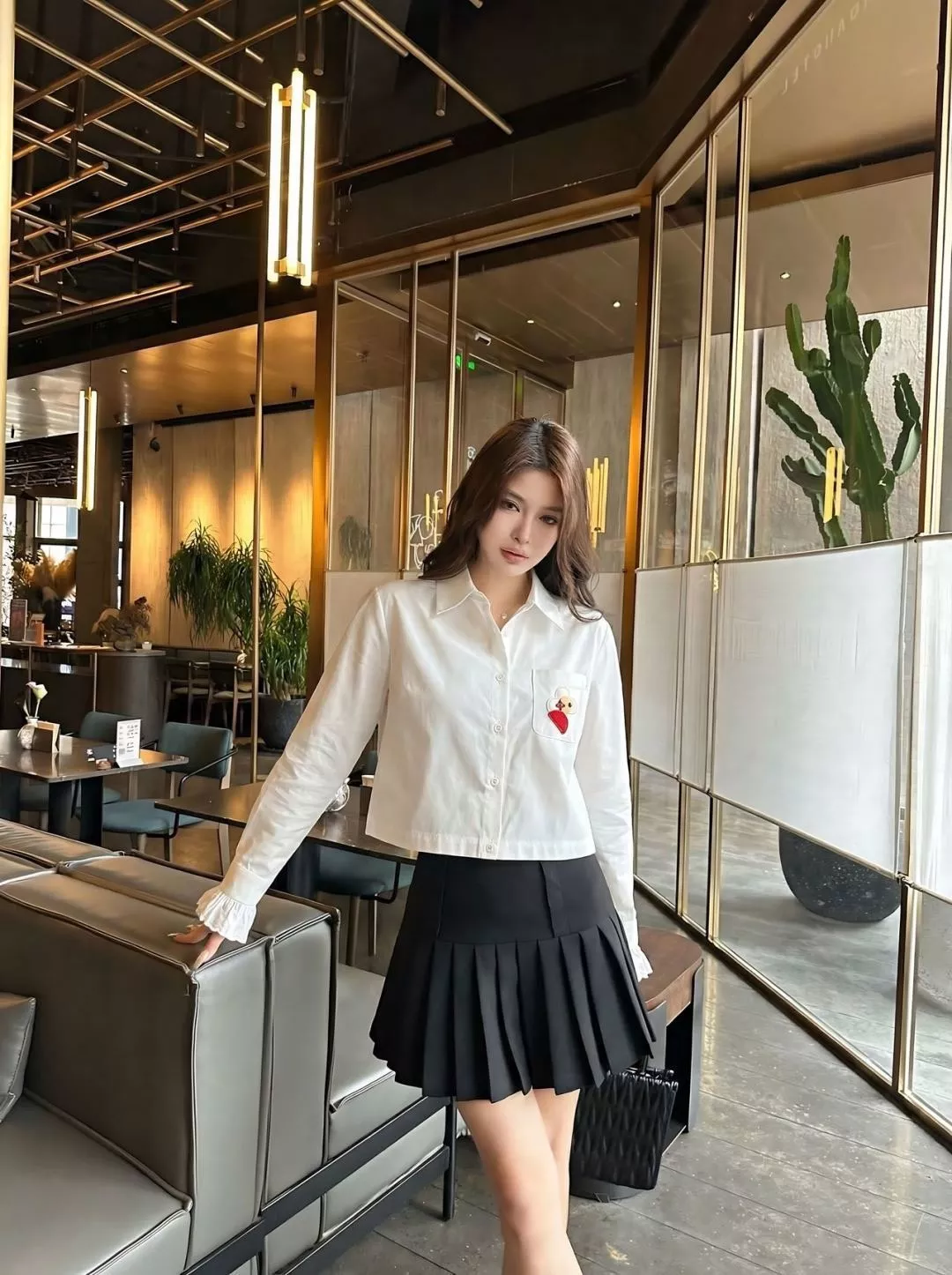 디올 화이트 자수 포켓 크롭 셔츠 상세 이미지 15