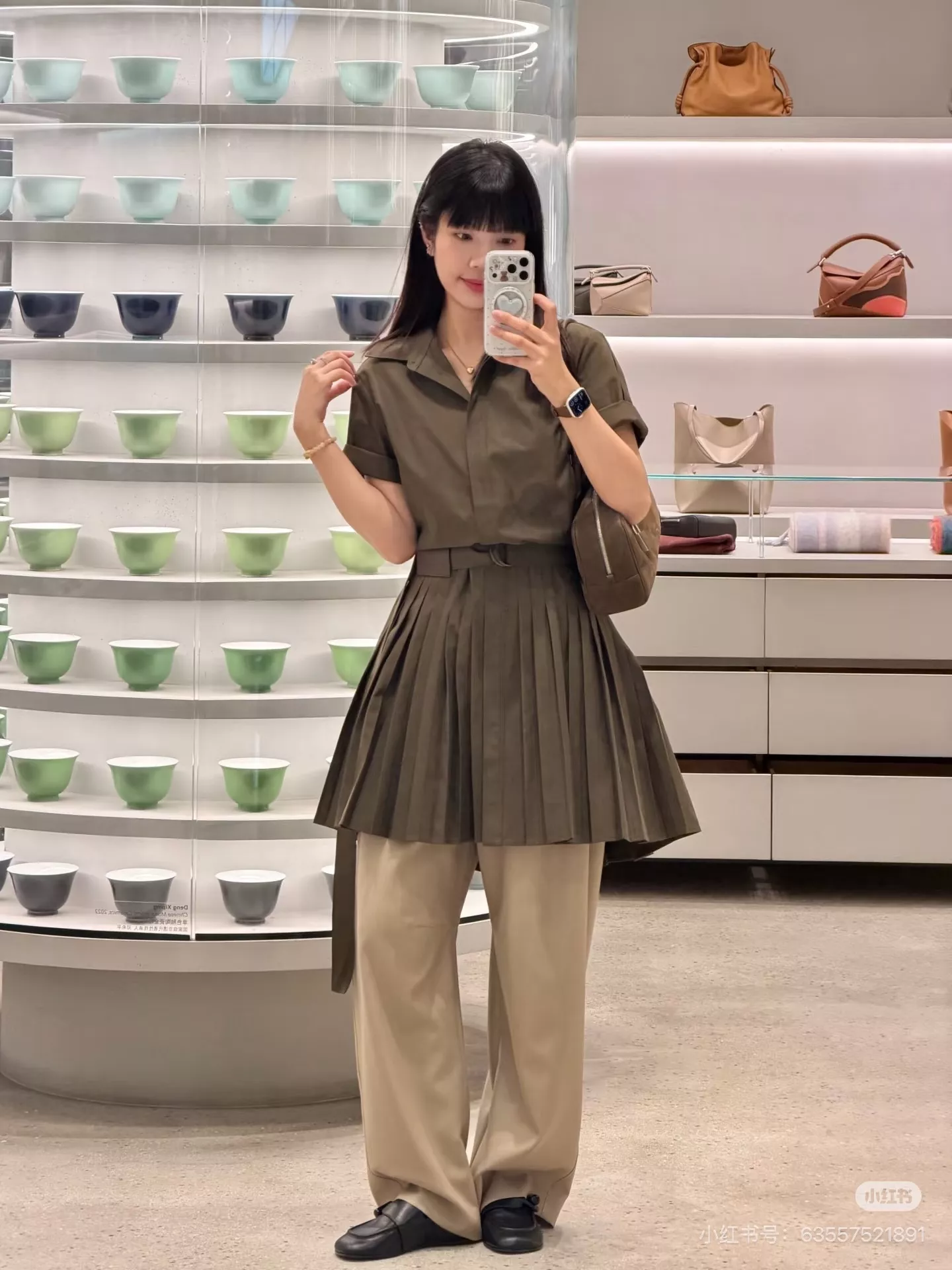 로에베 셔츠 카라 플리츠 반소매 원피스 상세 이미지 25