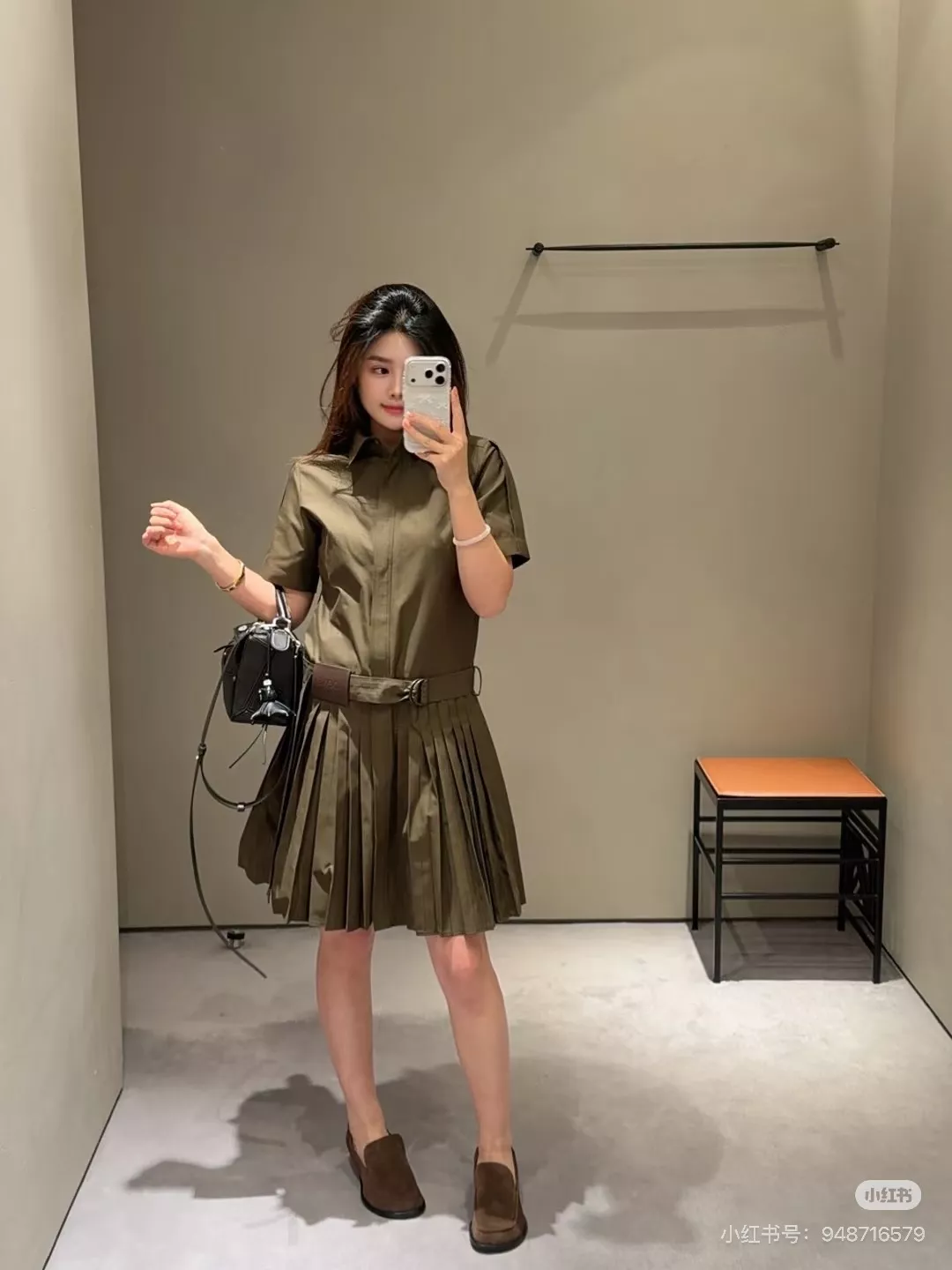 로에베 셔츠 카라 플리츠 반소매 원피스 상세 이미지 60