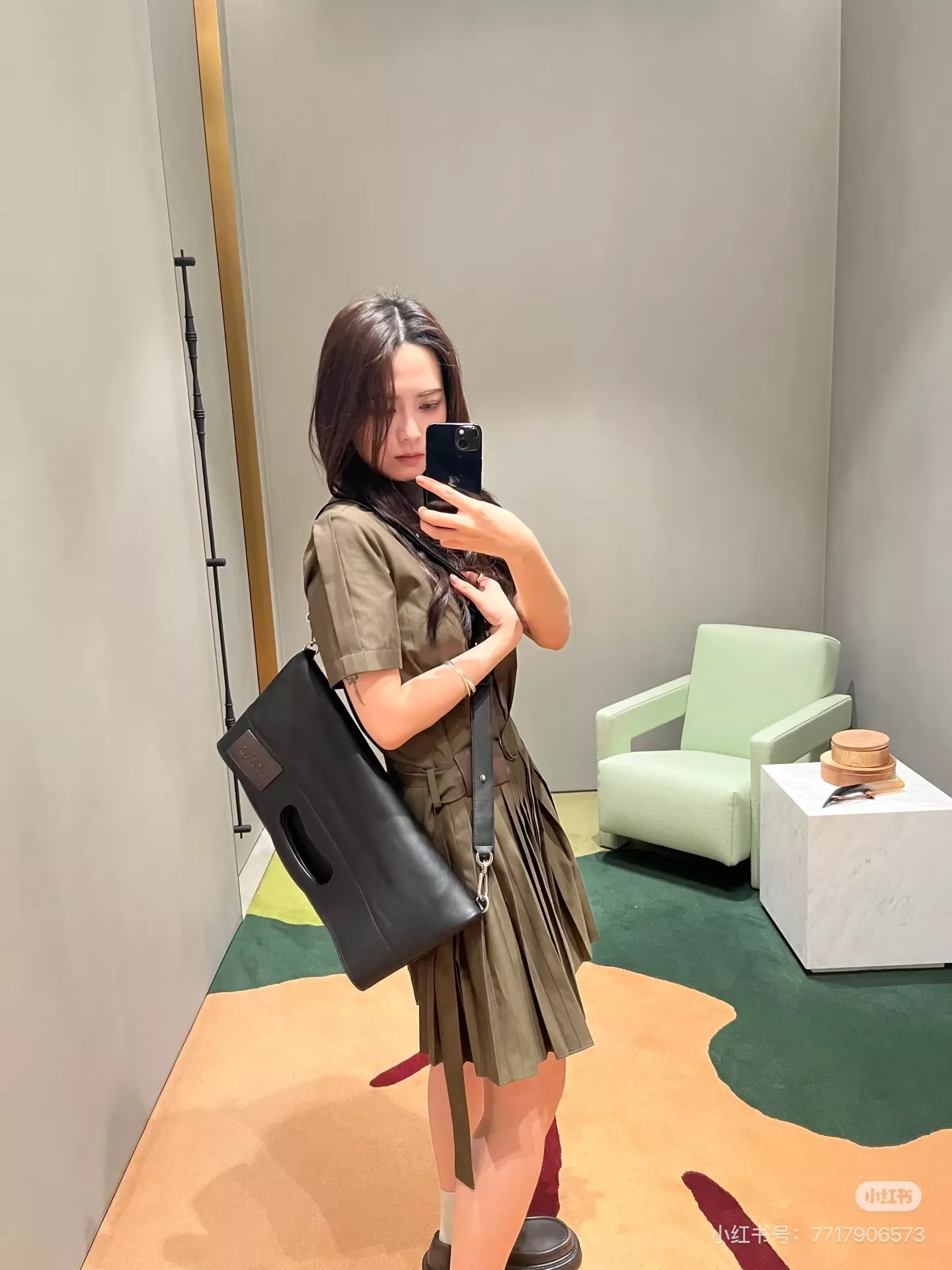 로에베 셔츠 카라 플리츠 반소매 원피스 상세 이미지 35