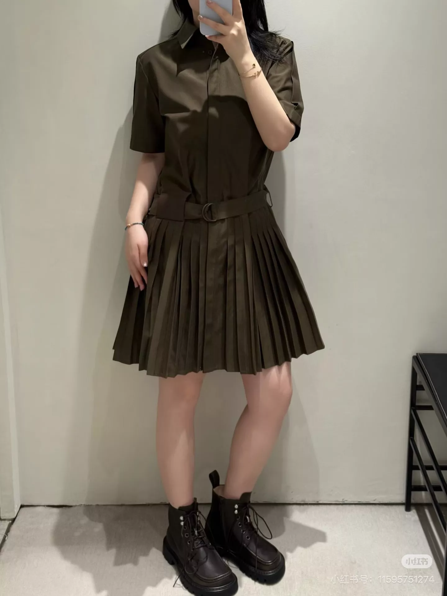 로에베 셔츠 카라 플리츠 반소매 원피스 상세 이미지 18
