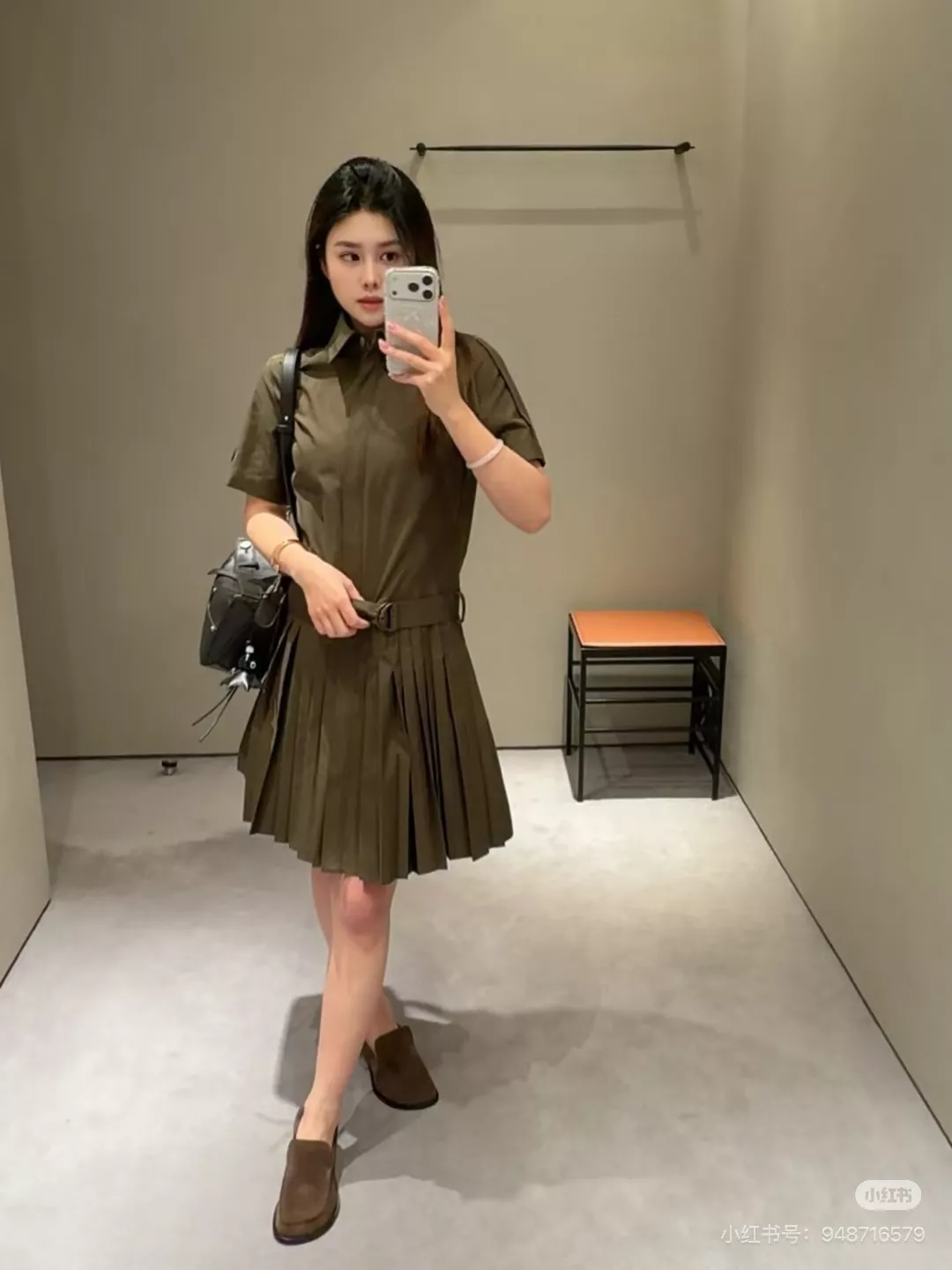 로에베 셔츠 카라 플리츠 반소매 원피스 상세 이미지 58